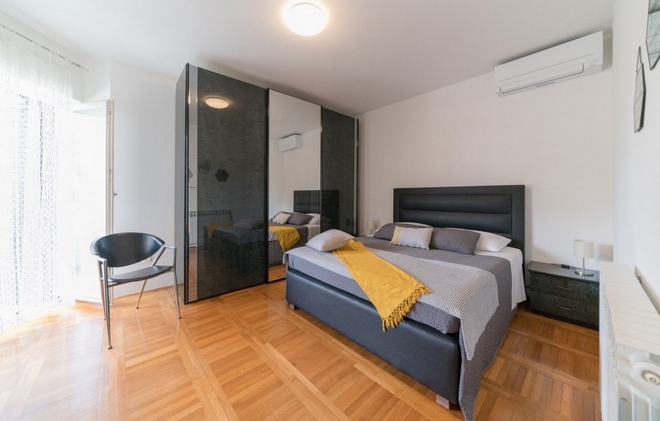 Four bedroom house with terrace and sea view Zadar - Diklo, Zadar  K