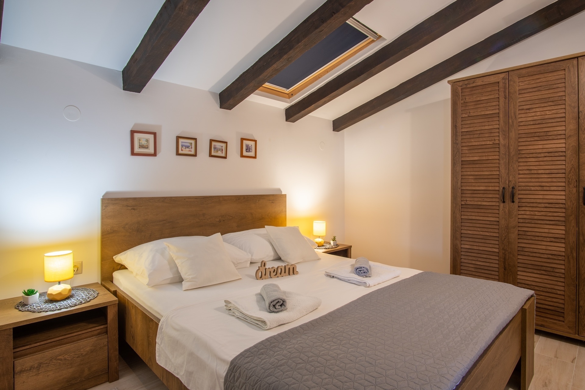 Comfortable and spacious house with balcony Košljun, Pag  K