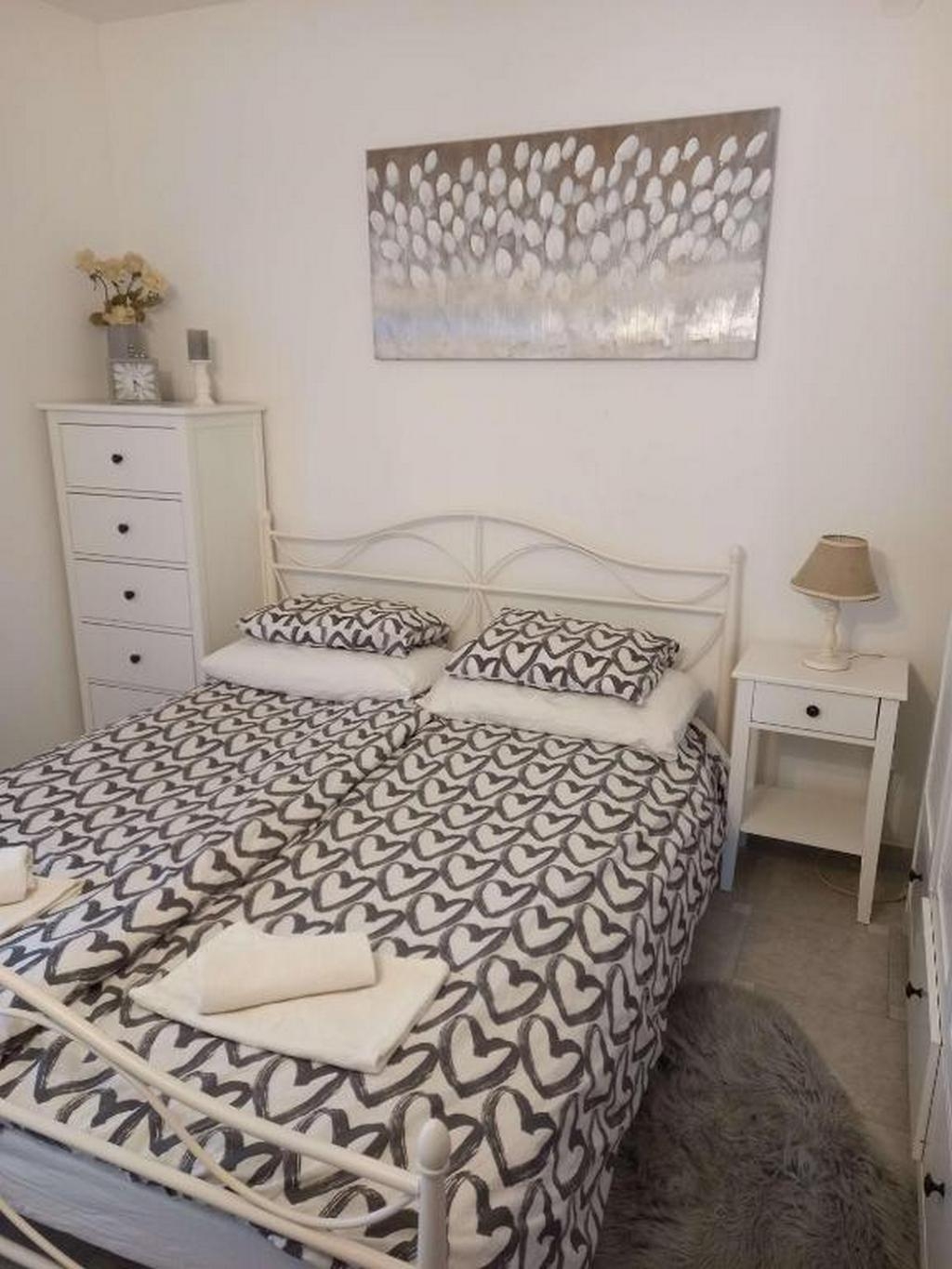 Comfortable and spacious house with balcony Košljun, Pag  K