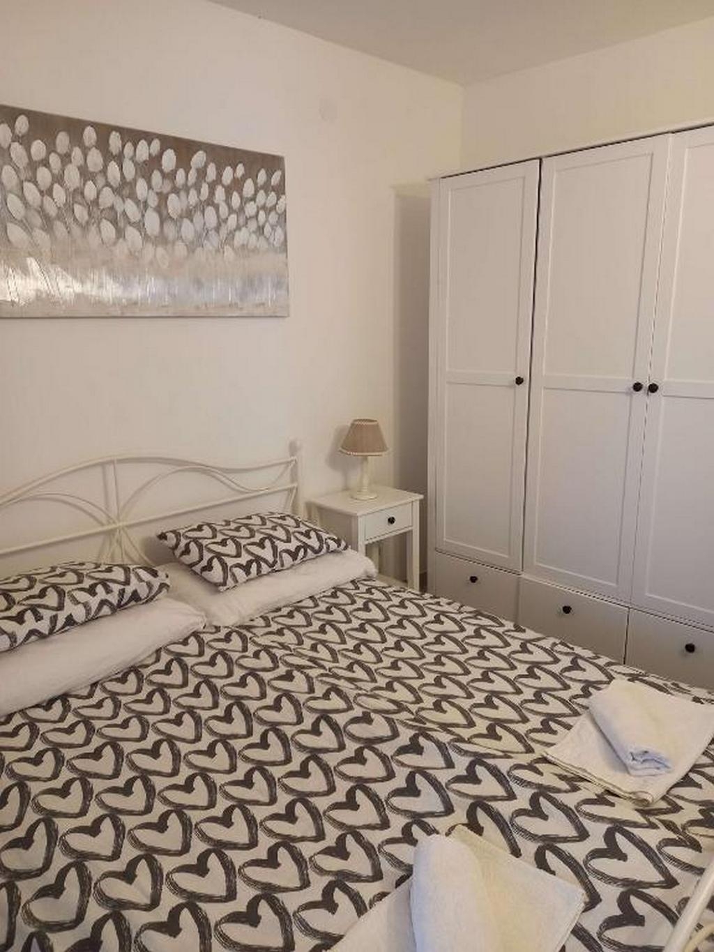 Comfortable and spacious house with balcony Košljun, Pag  K