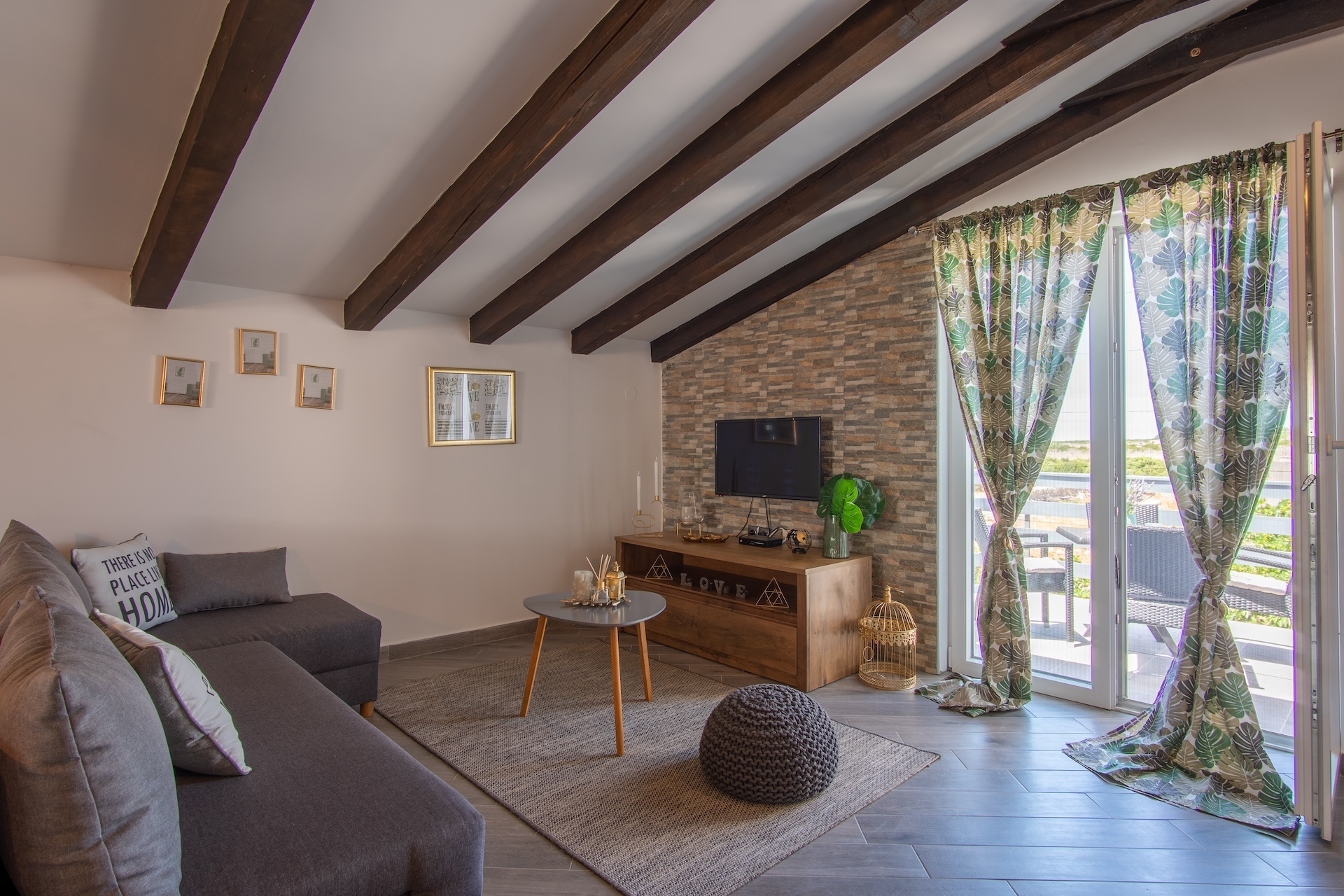 Comfortable and spacious house with balcony Košljun, Pag (K-22238)