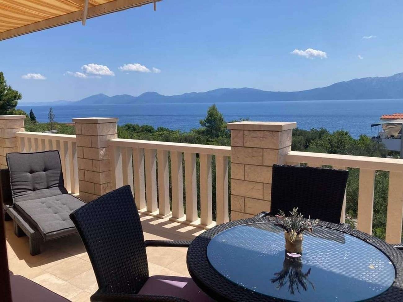 Two bedroom apartment with terrace and sea view Sućuraj, Hvar (A-22239-a)