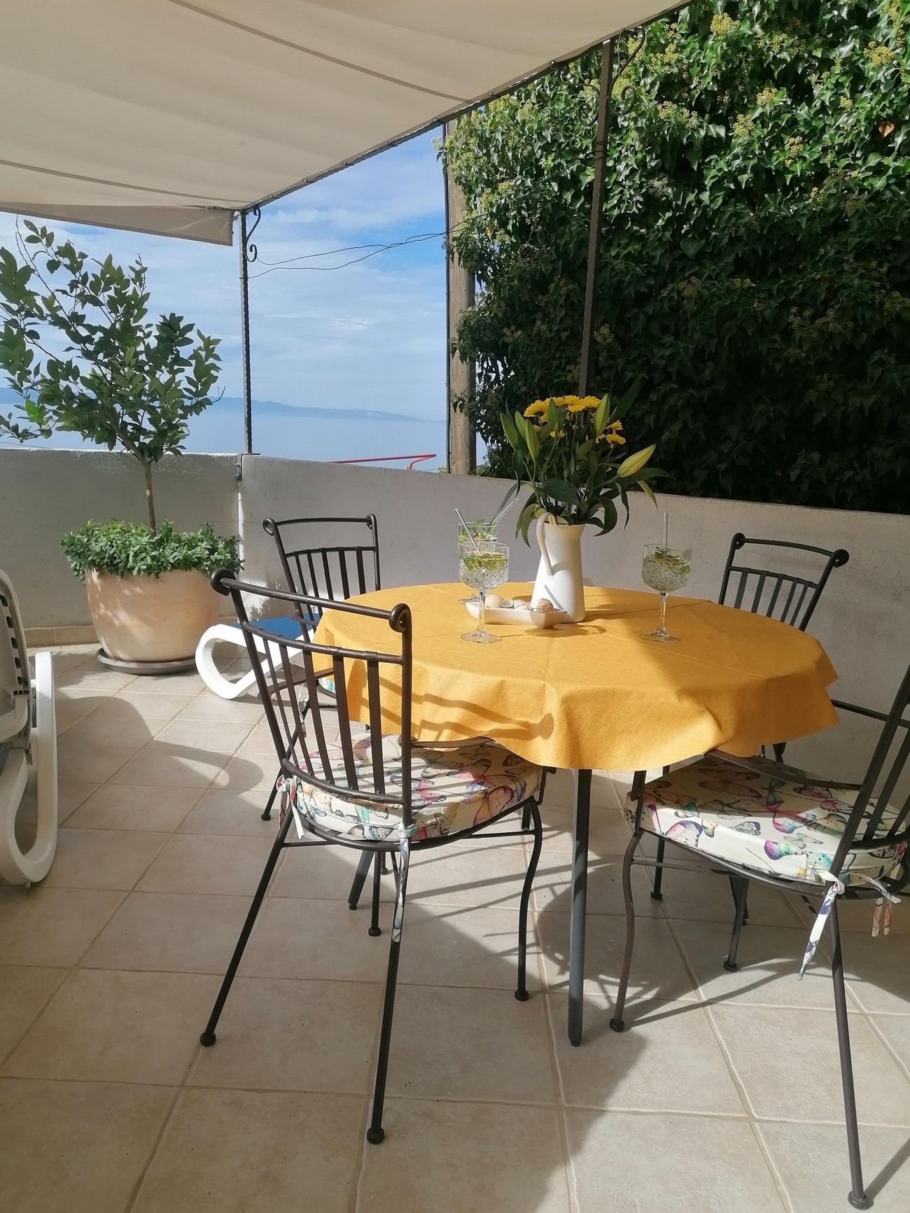 One bedroom house with terrace and sea view Gornja Podgora, Makarska  K