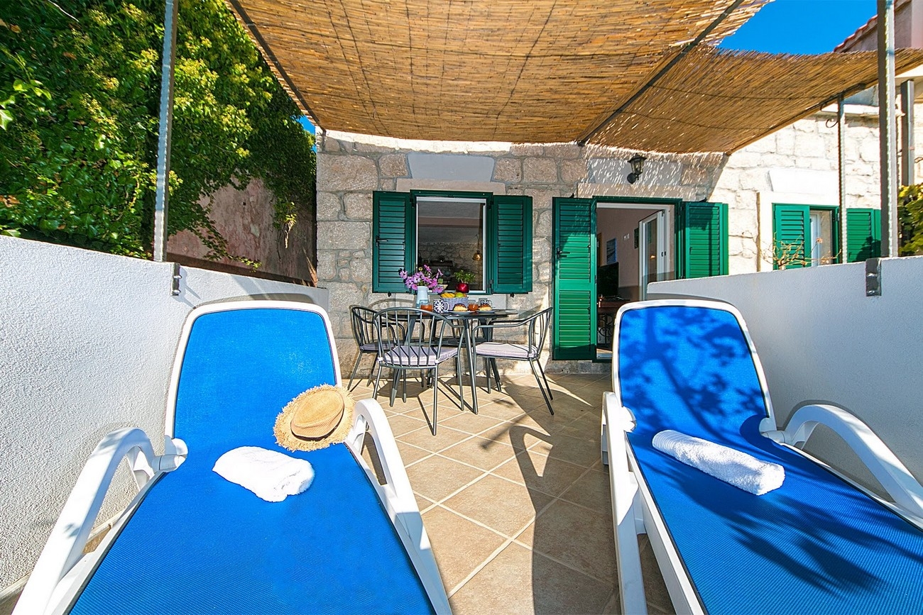 One bedroom house with terrace and sea view Gornja Podgora, Makarska  K