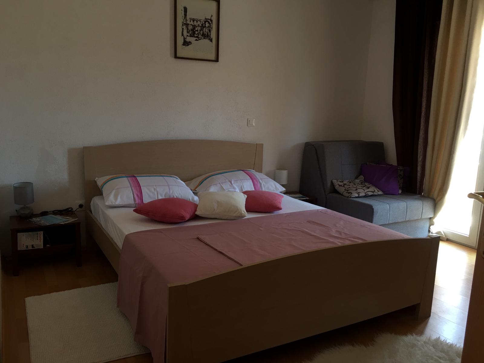 One bedroom apartment with balcony Kaštel Novi, Kaštela  A-a