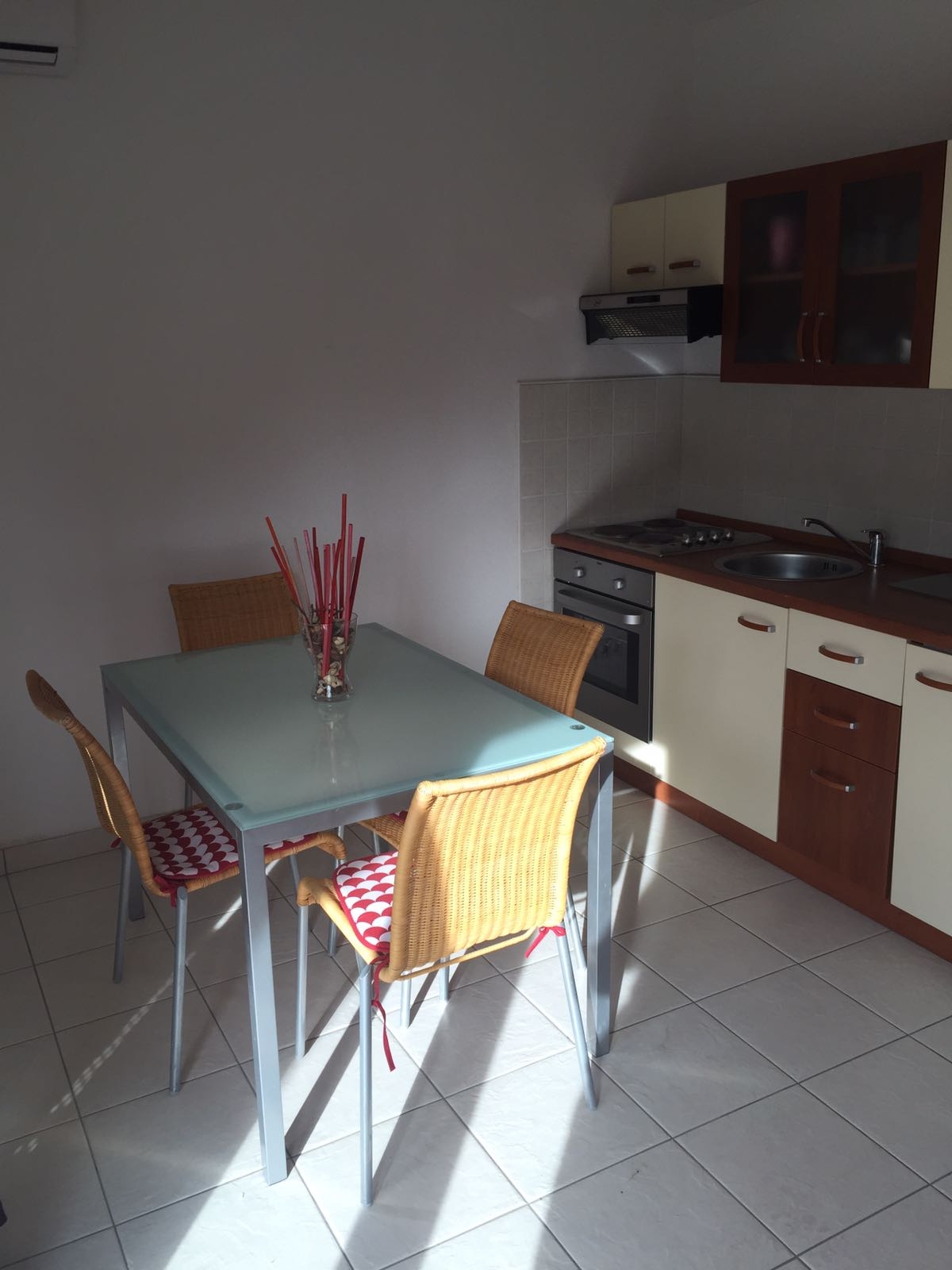 One bedroom apartment with balcony Kaštel Novi, Kaštela  A-b