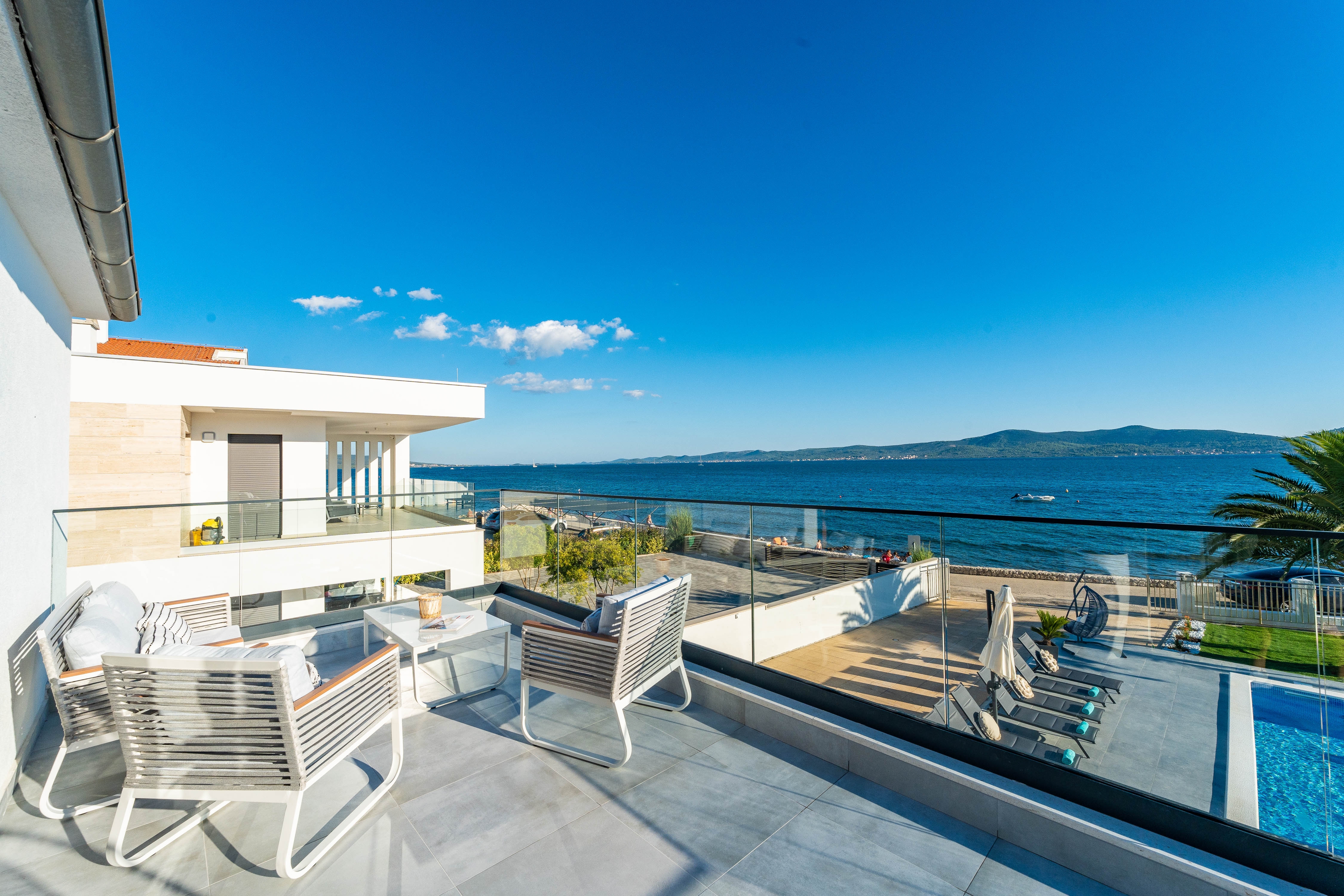 Four bedroom house near beach Sukošan, Zadar  K