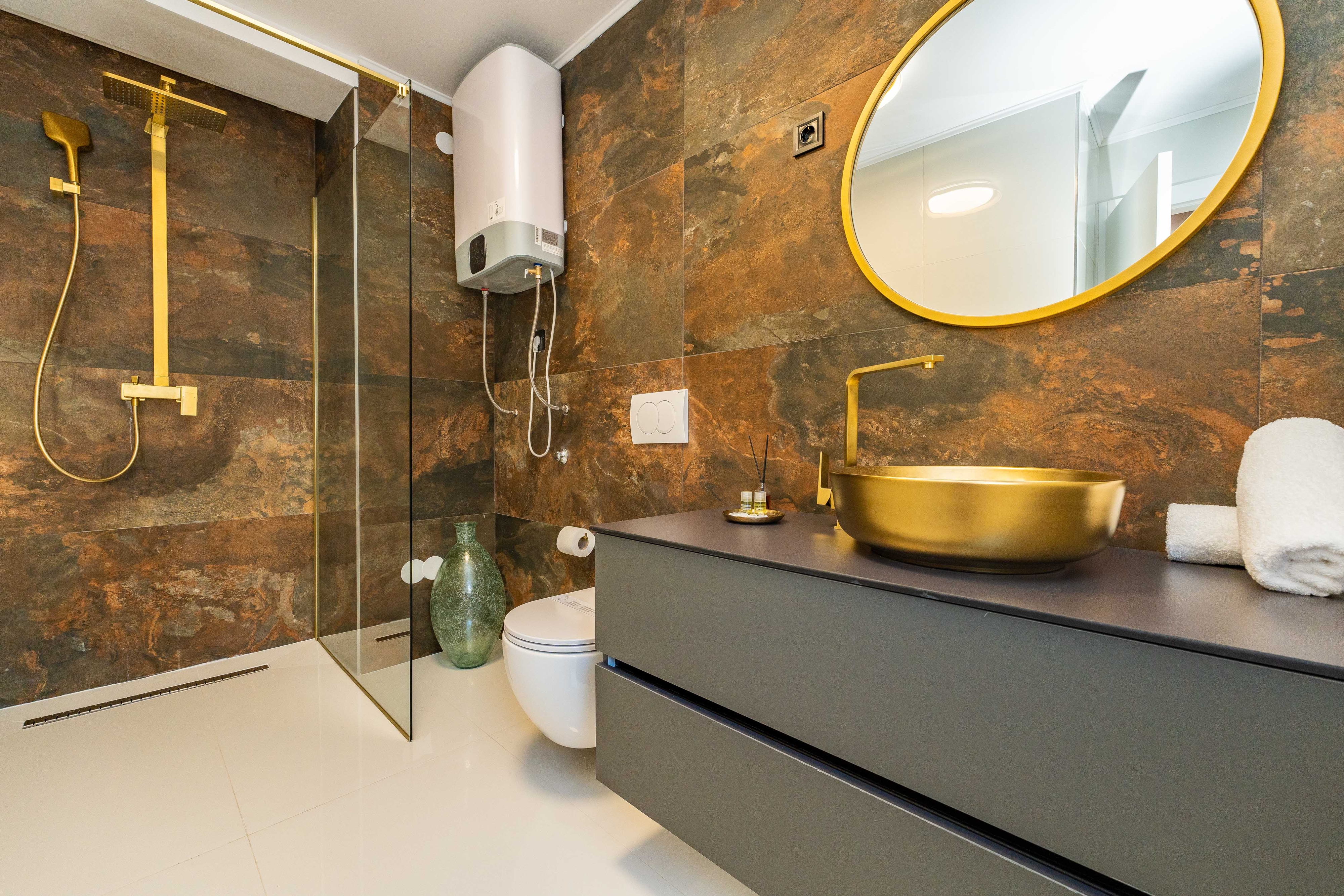Four bedroom house near beach Sukošan, Zadar  K