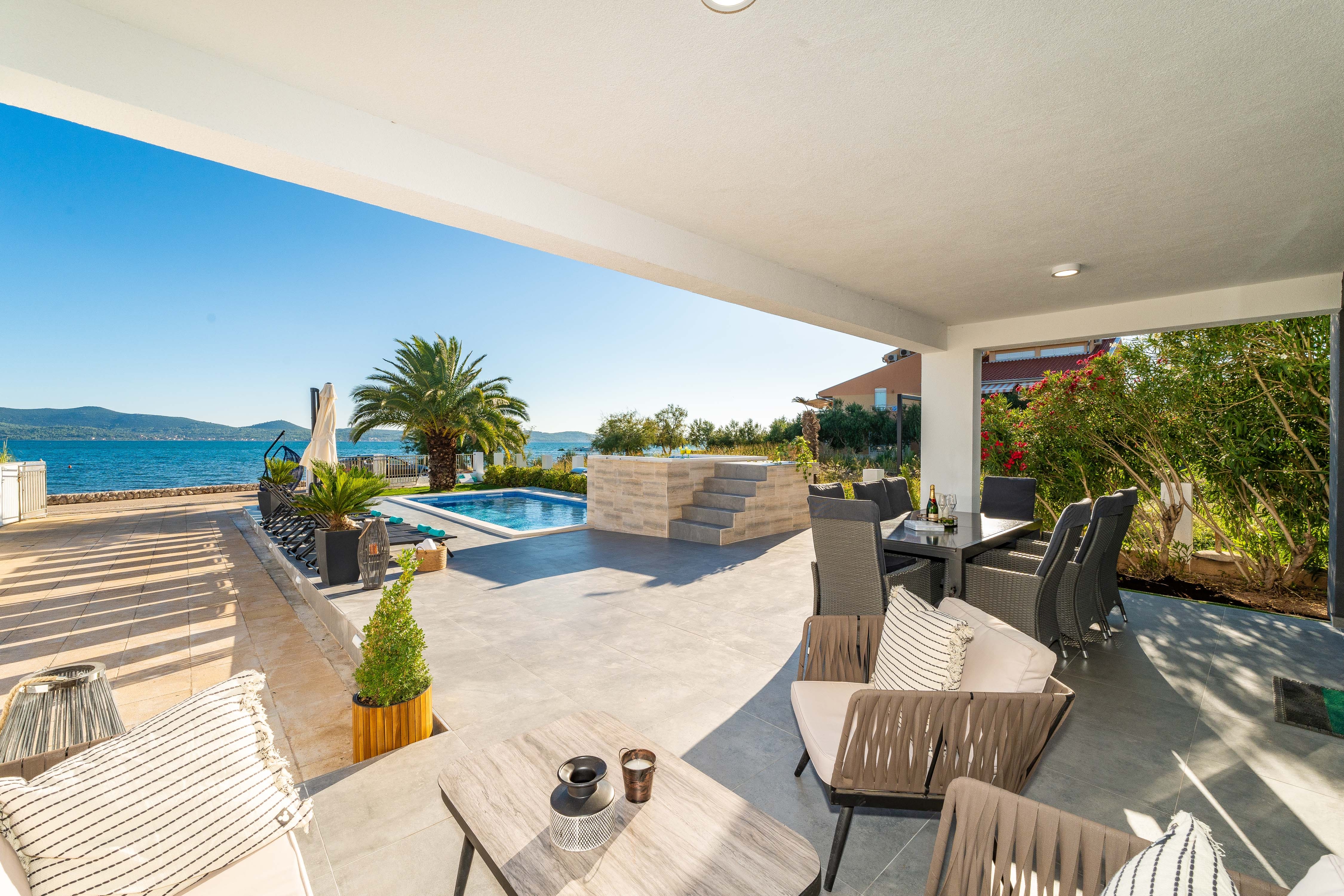 Four bedroom house near beach Sukošan, Zadar  K