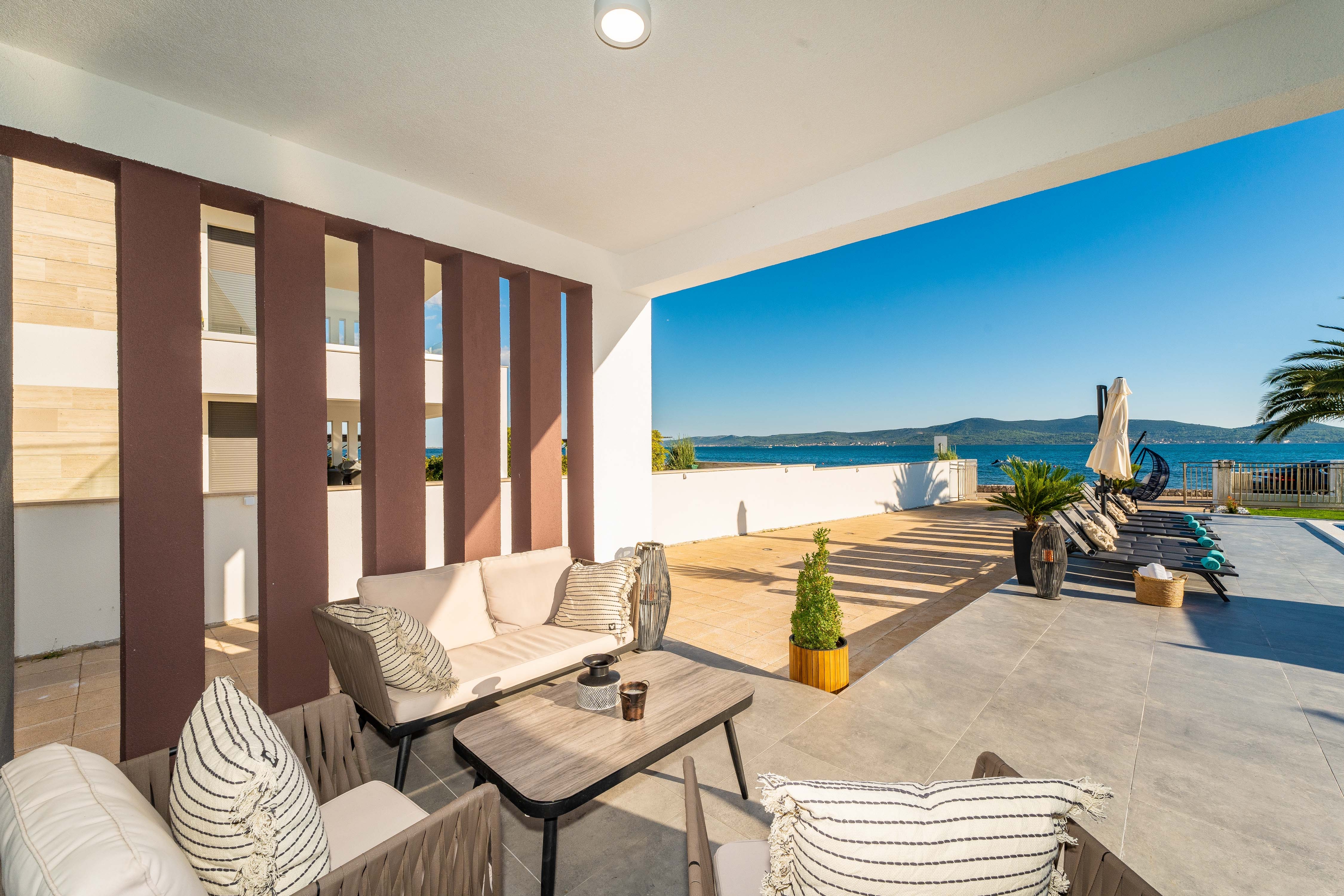 Four bedroom house near beach Sukošan, Zadar  K