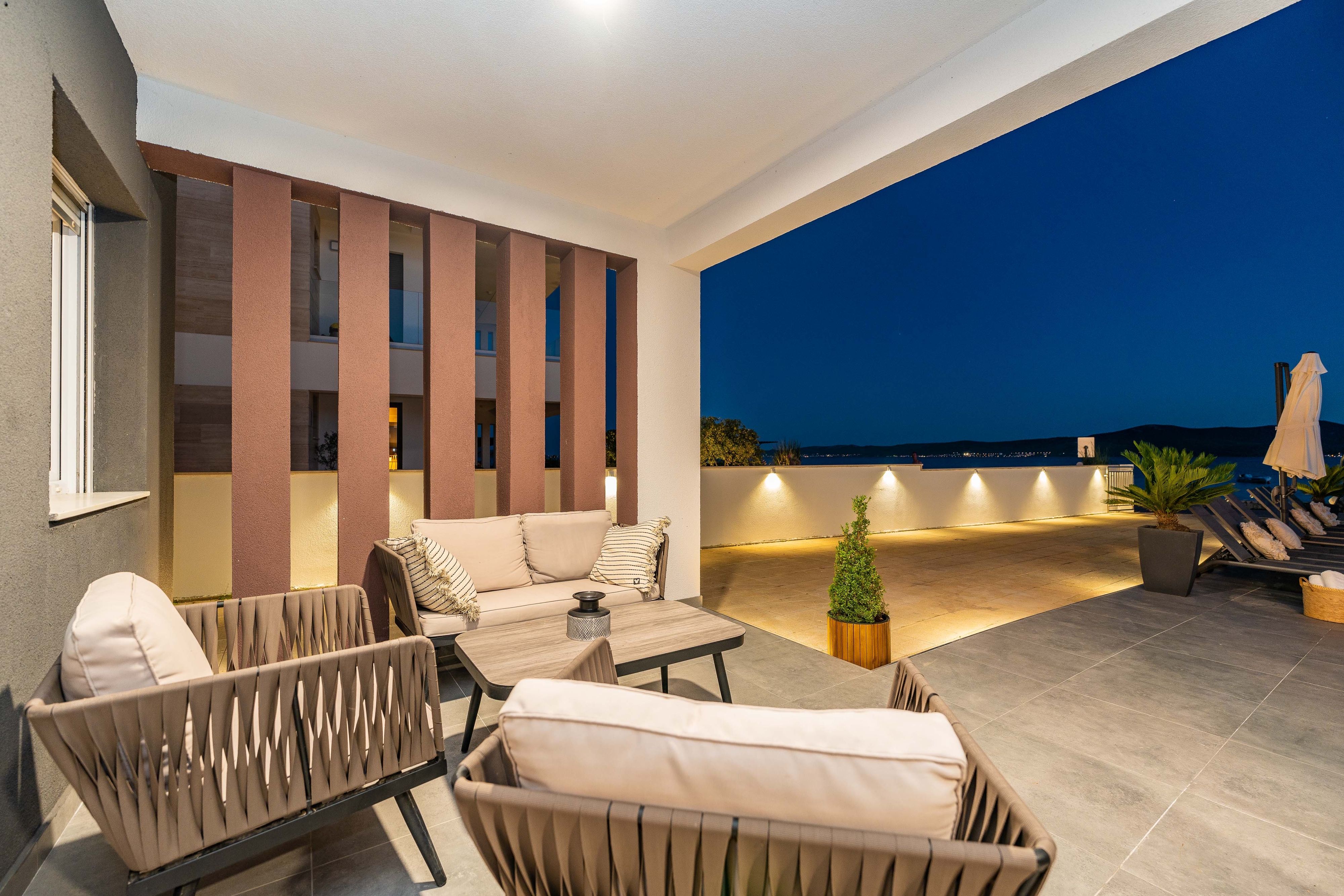 Four bedroom house near beach Sukošan, Zadar  K