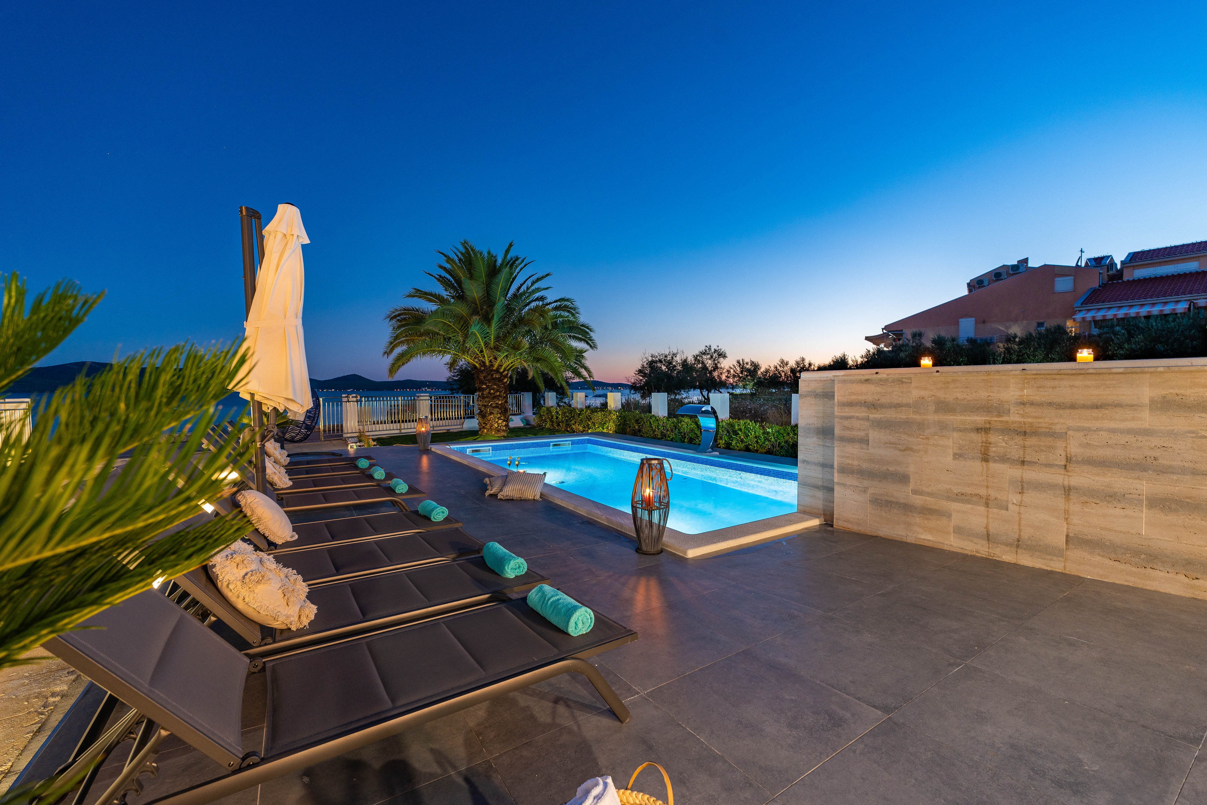 Four bedroom house near beach Sukošan, Zadar  K