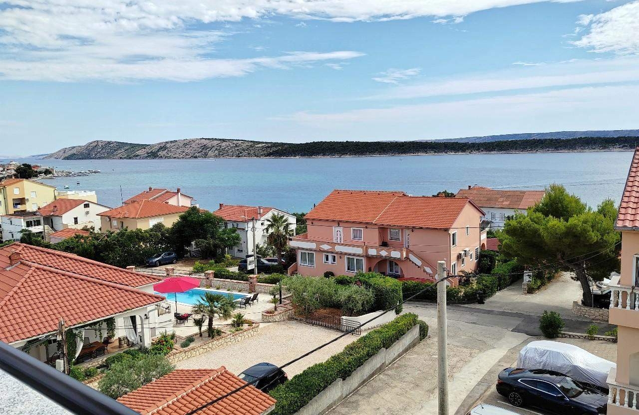 Two bedroom apartment with balcony and sea view Barbat, Rab  A-a