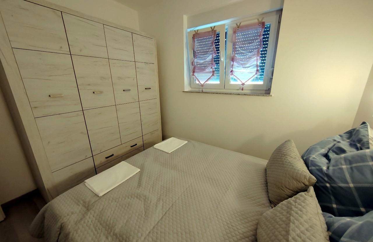 Two bedroom apartment with balcony and sea view Barbat, Rab  A-a