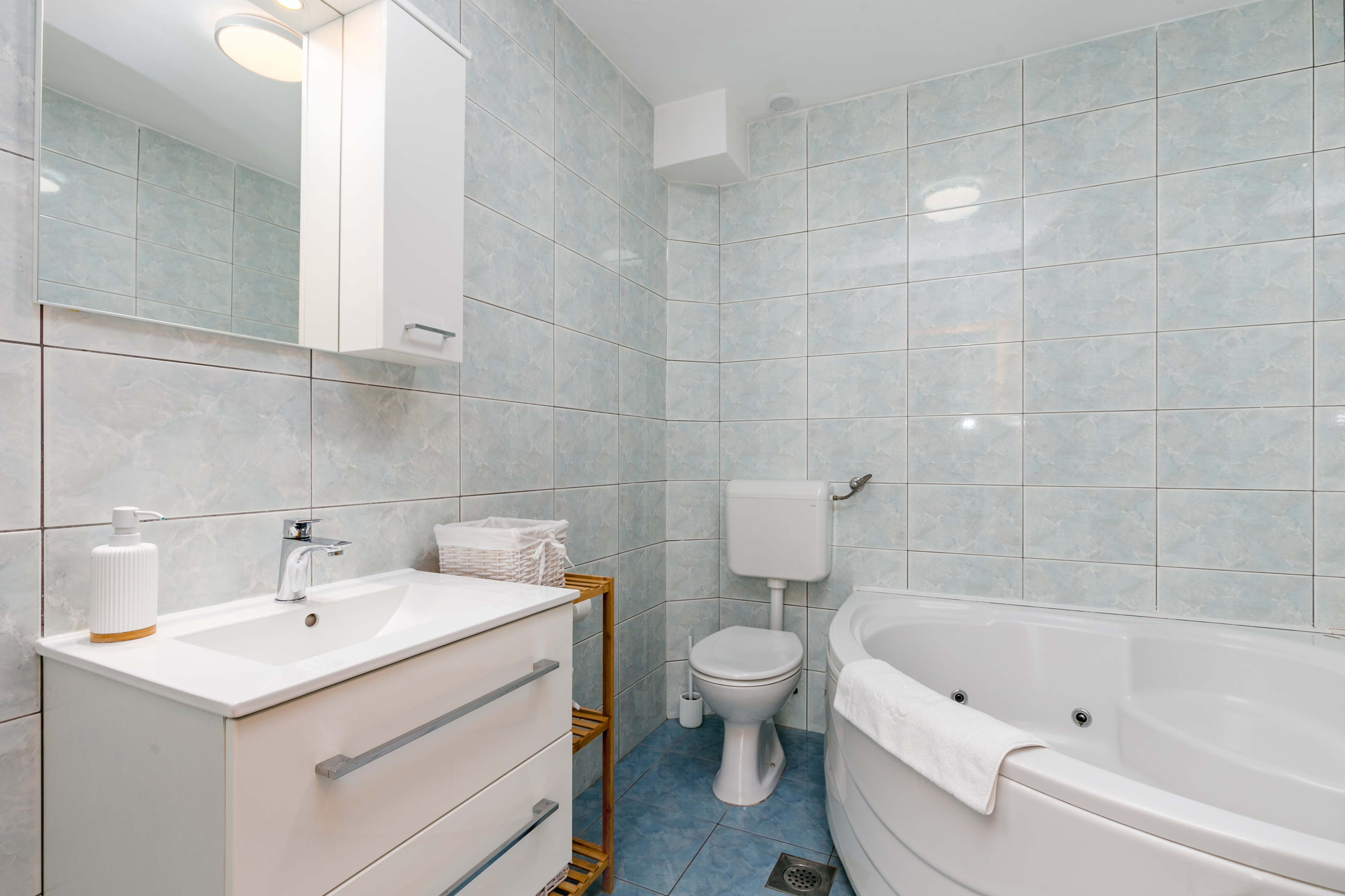 Two bedroom apartment with balcony and sea view Živogošće - Blato, Makarska  A-d