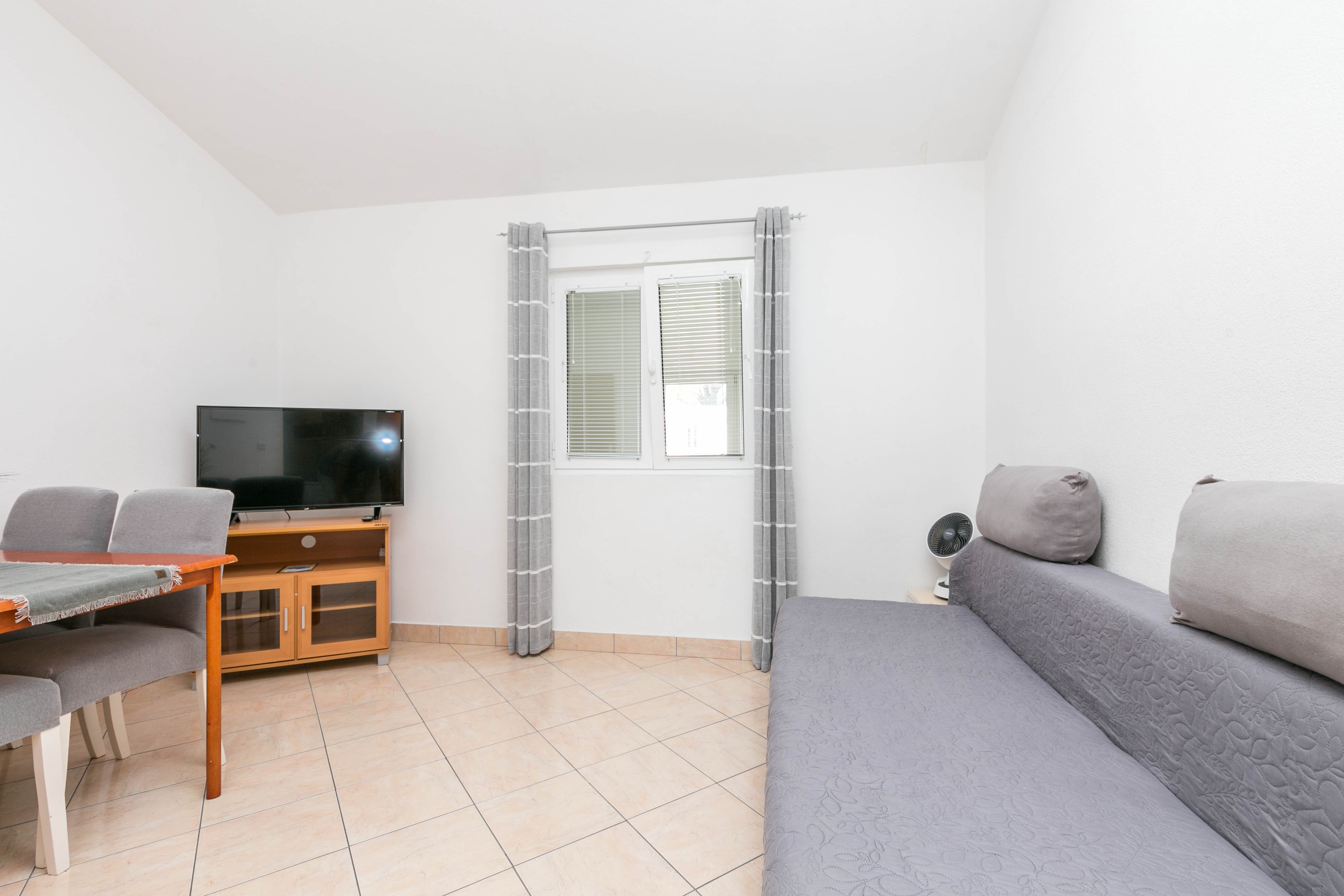 One bedroom apartment with balcony and sea view Živogošće - Blato, Makarska (A-22253-e)