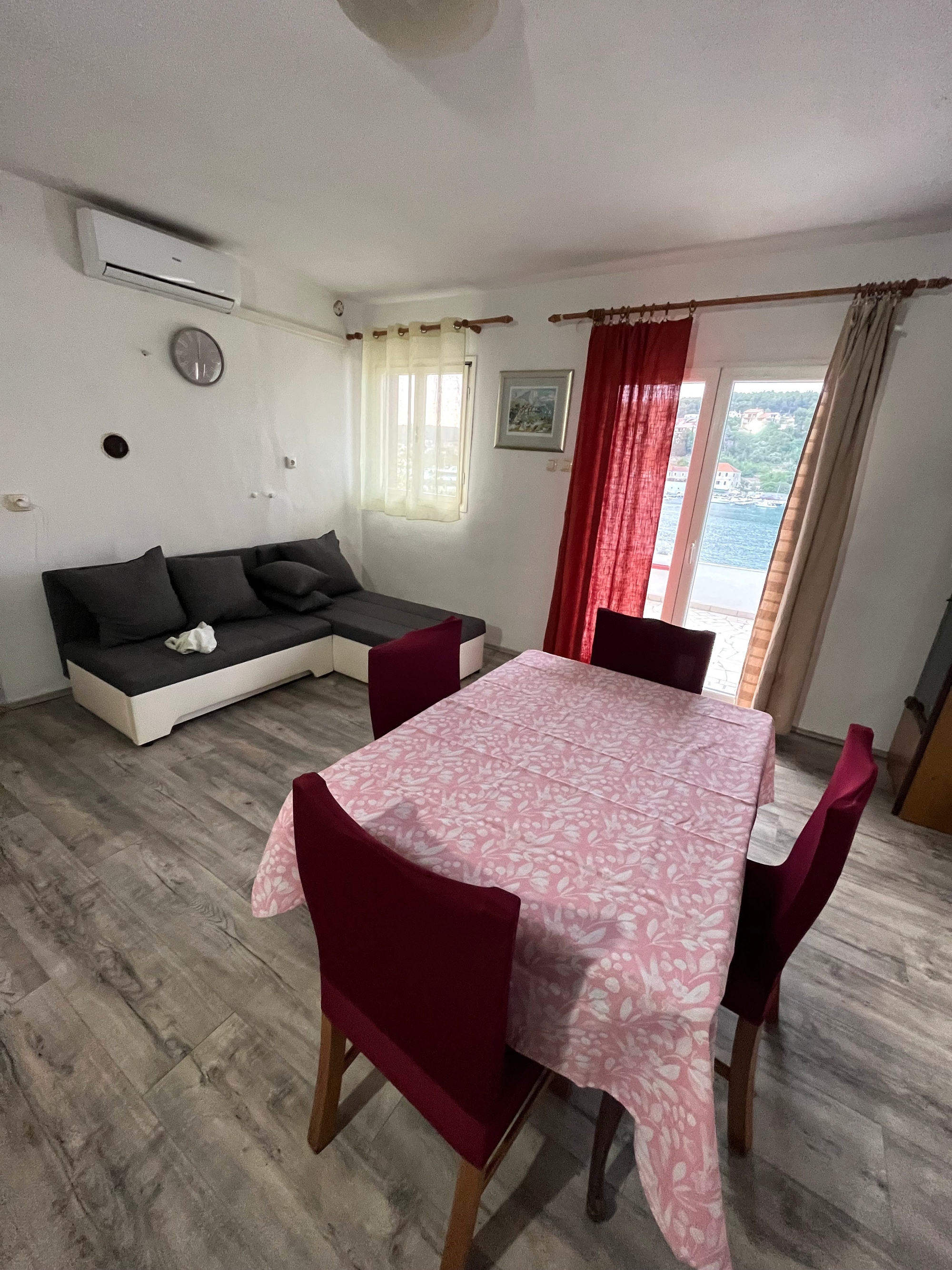 Two bedroom apartment near beach Jelsa, Hvar (A-22256-a)
