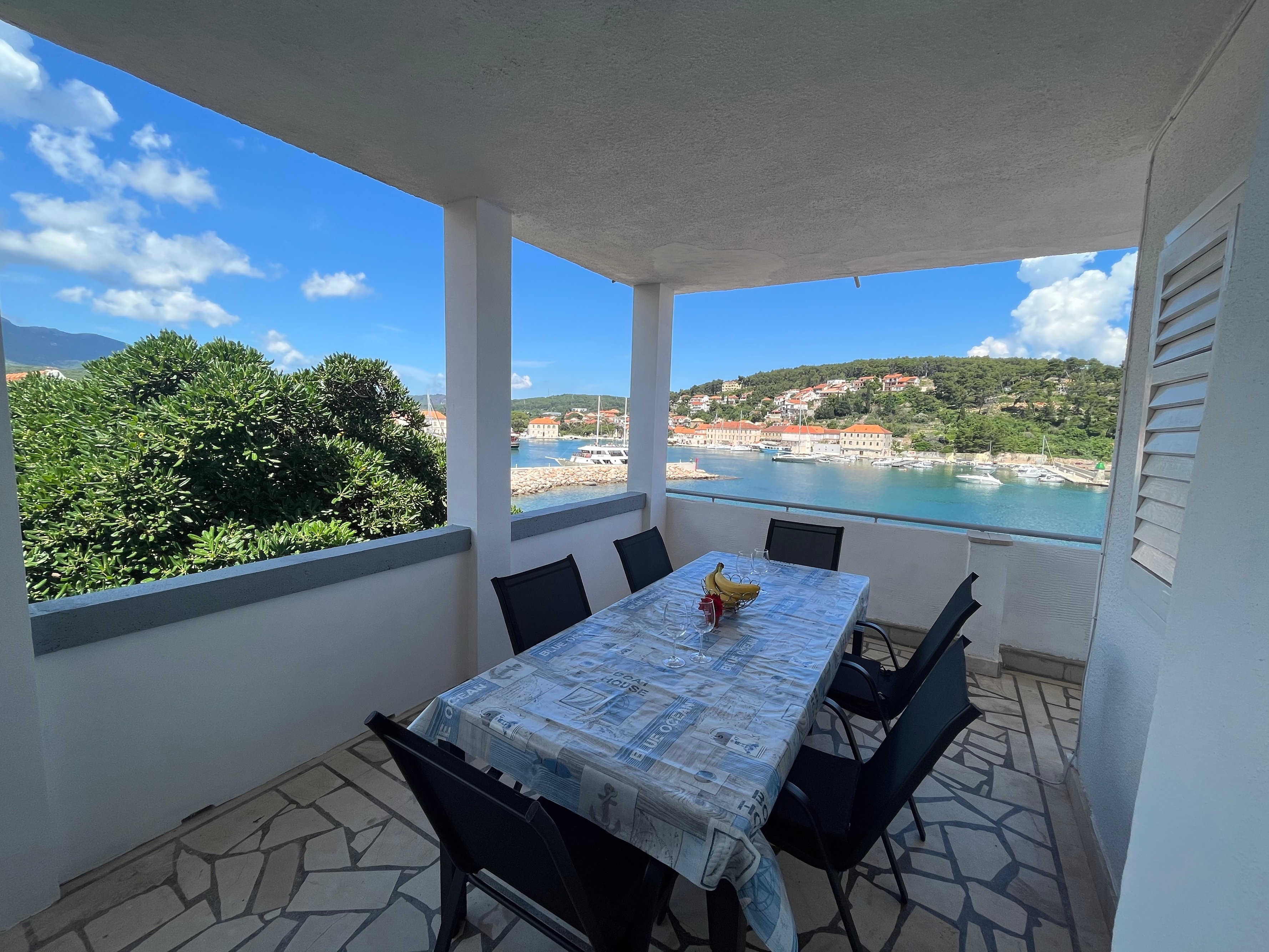 Three bedroom apartment near beach Jelsa, Hvar (A-22256-b) Three bedroom apartment near beach Jelsa, Hvar (A-22256-b)