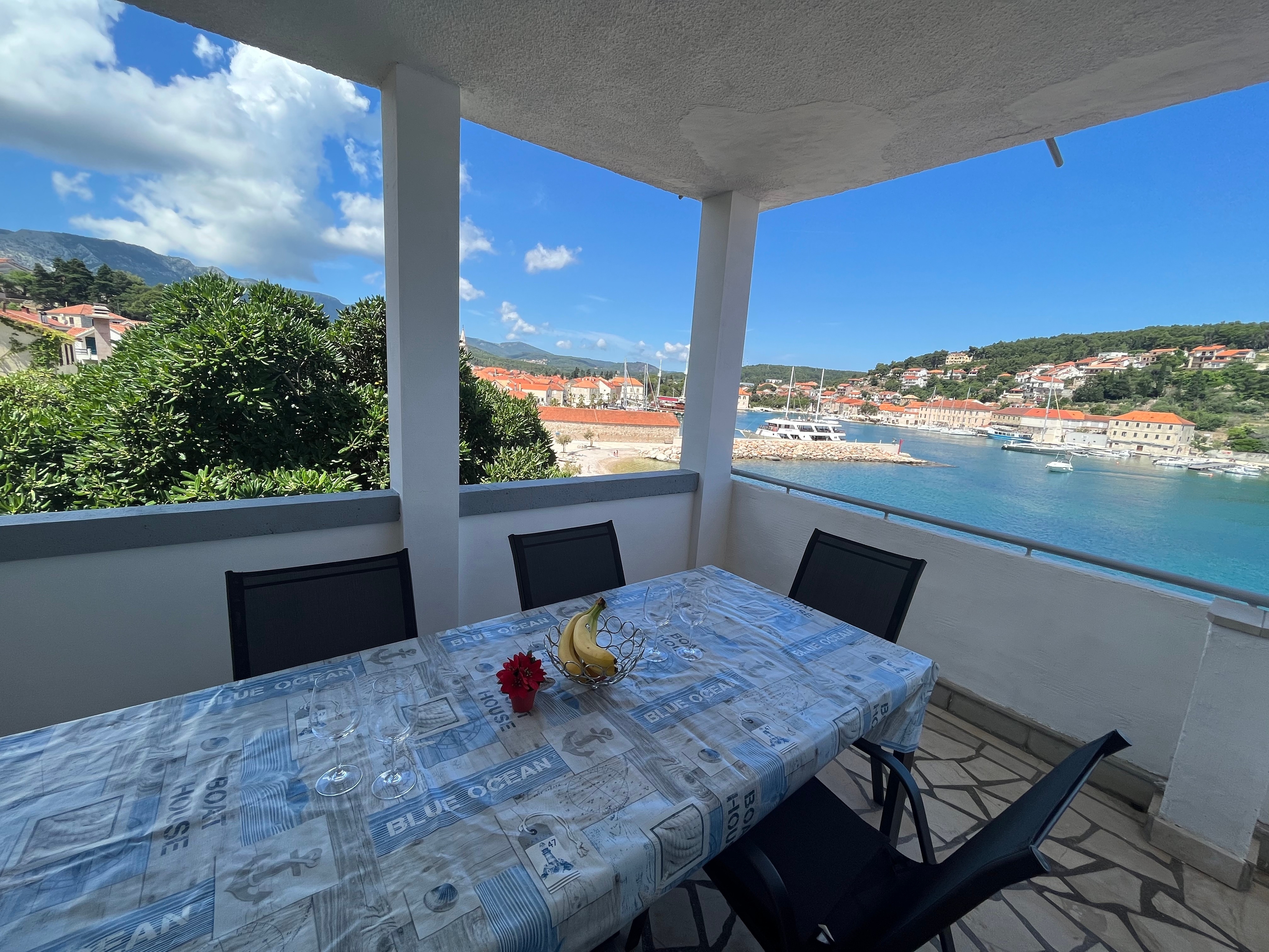 Three bedroom apartment near beach Jelsa, Hvar  A-b