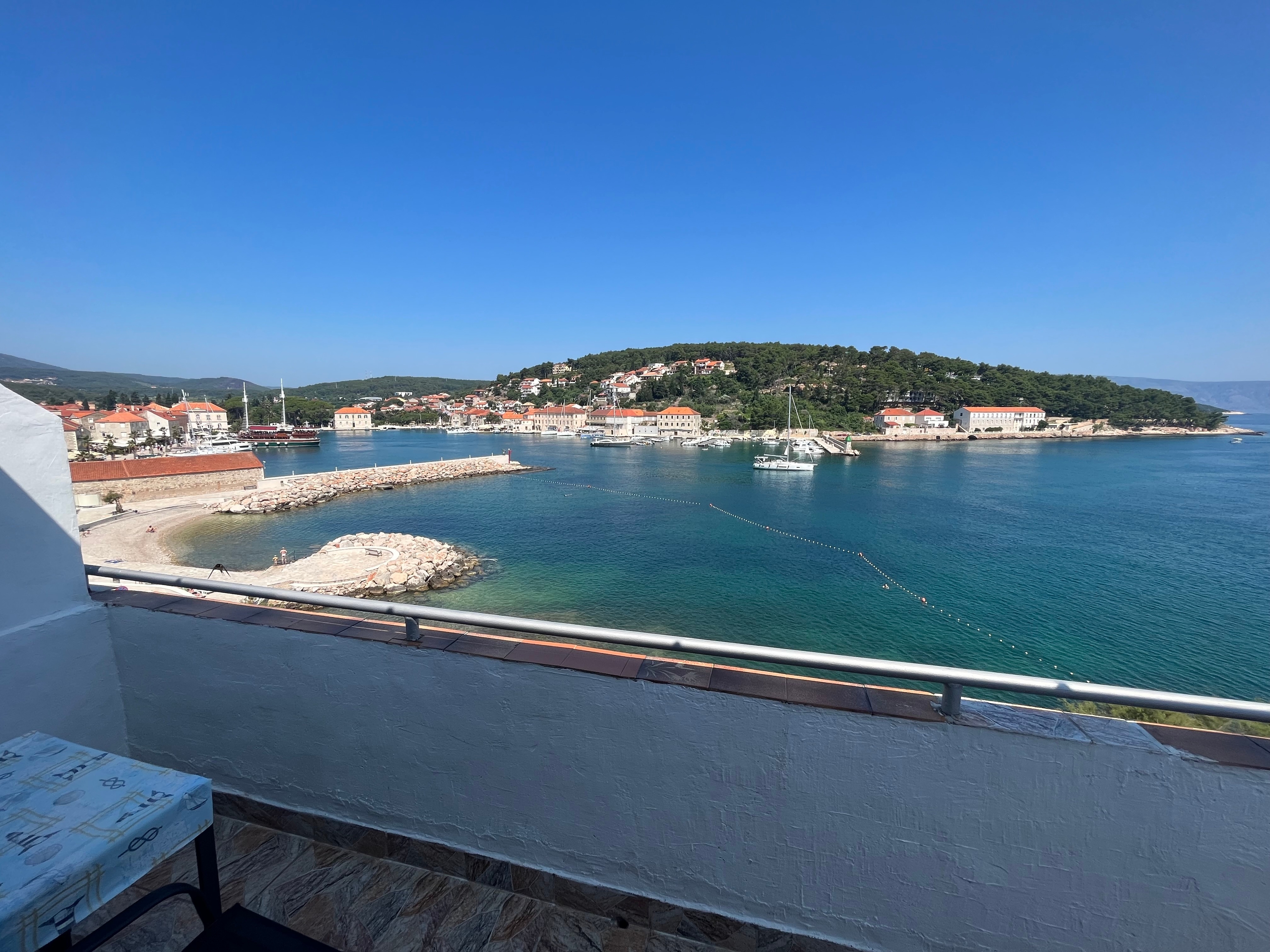 One bedroom apartment near beach Jelsa, Hvar  A-c
