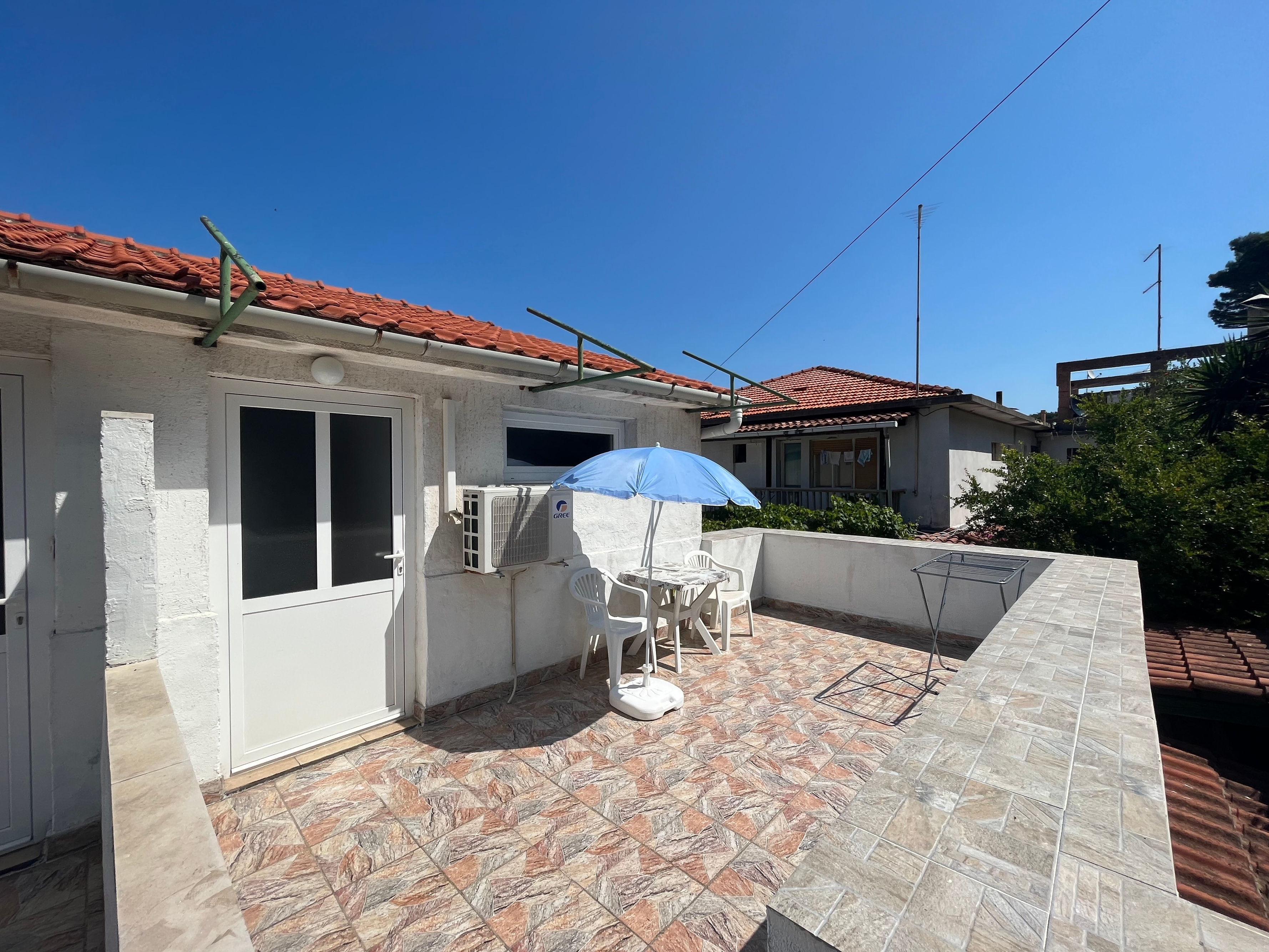 One bedroom apartment near beach Jelsa, Hvar  A-c