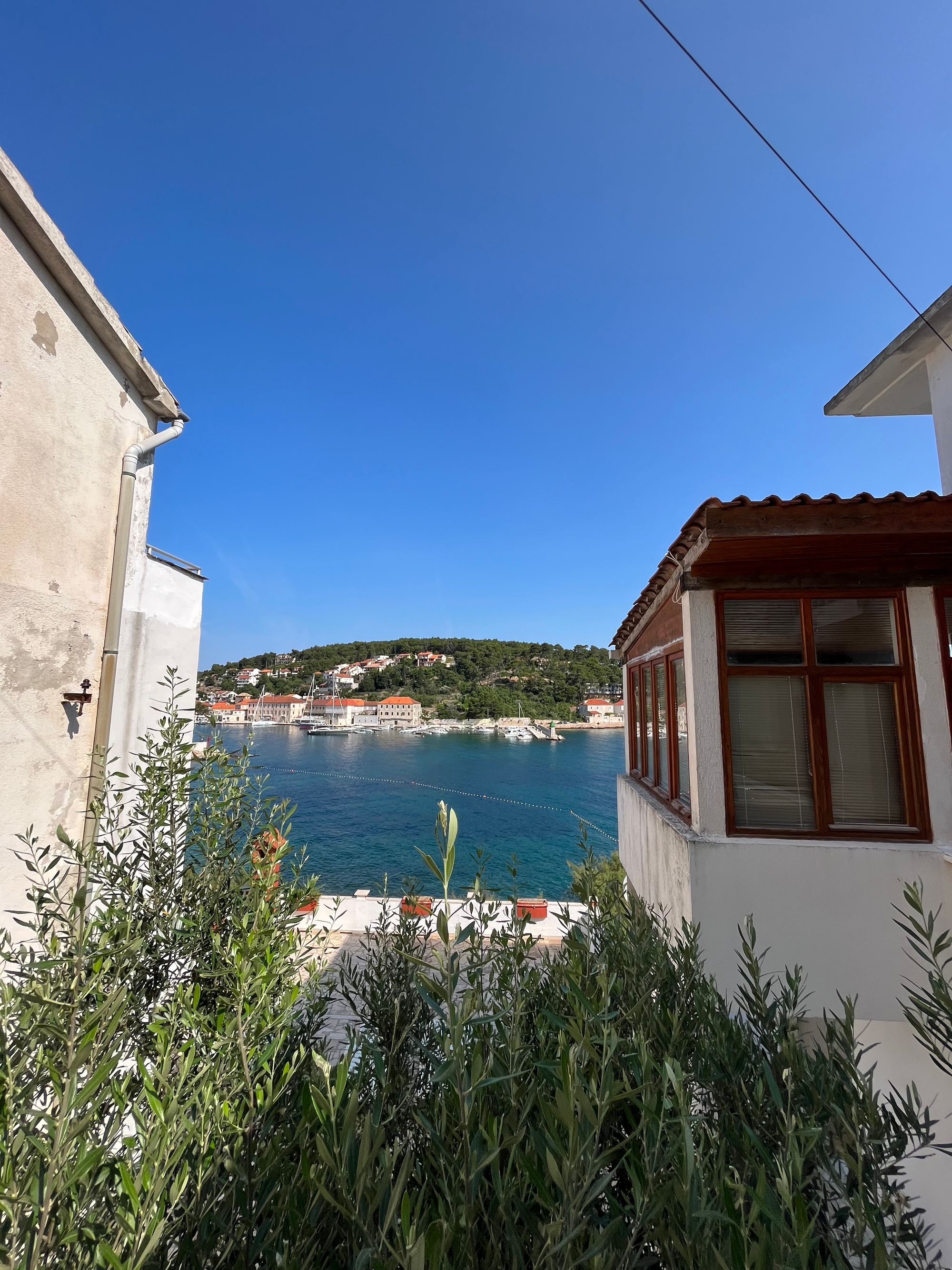 One bedroom apartment near beach Jelsa, Hvar  A-e