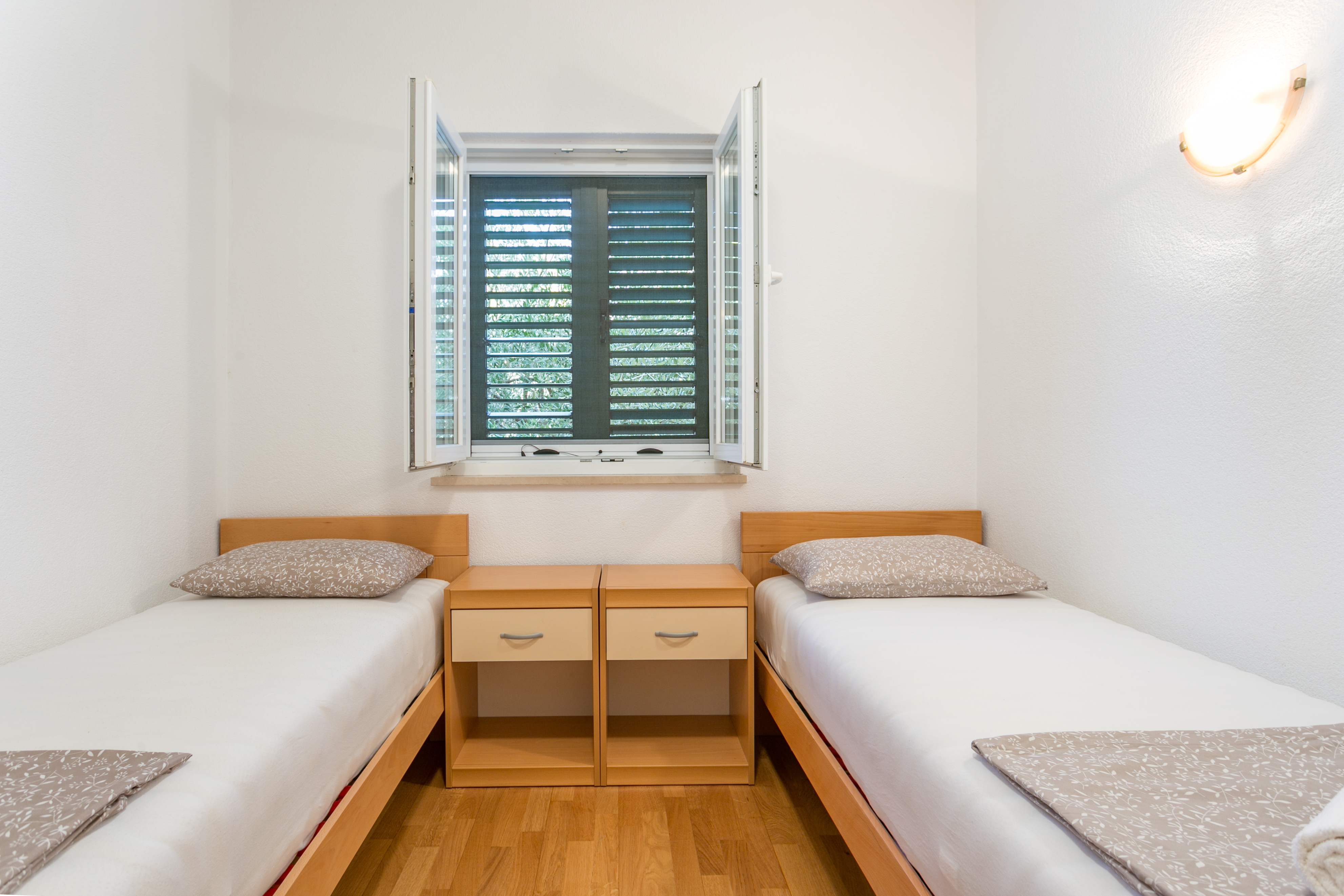 Two bedroom house with terrace Mirca, Brač  K