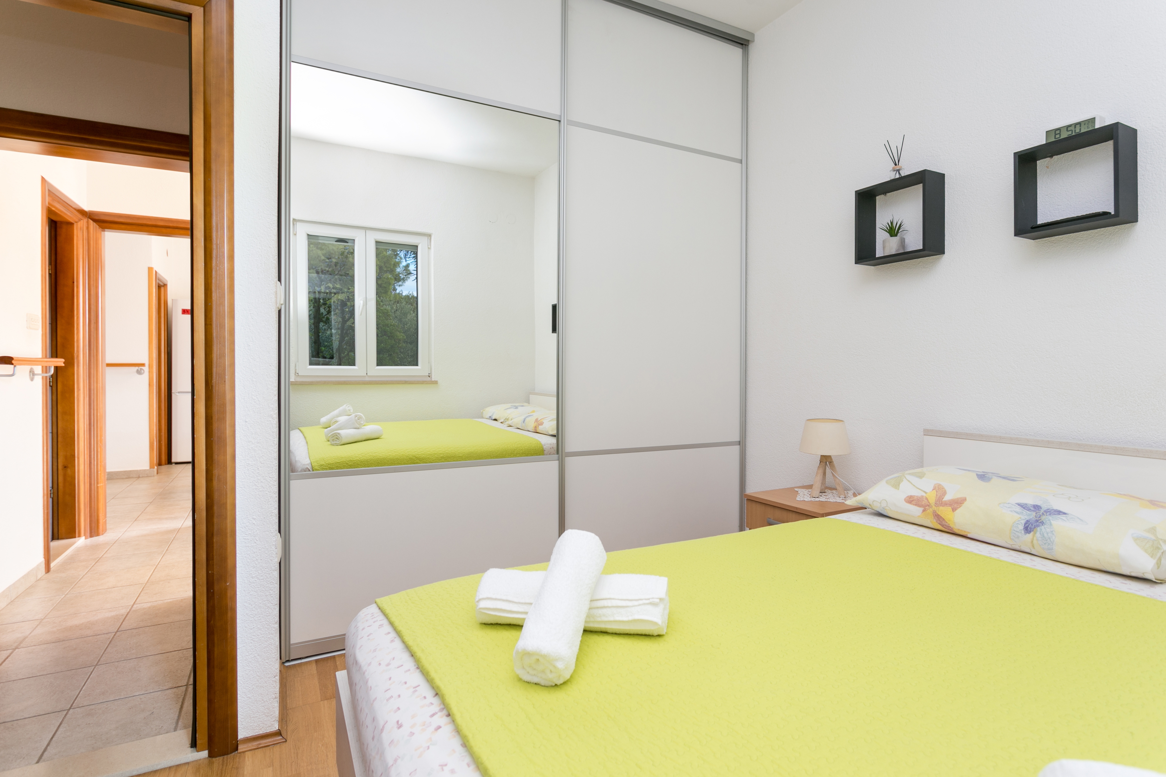 Two bedroom house with terrace Mirca, Brač  K