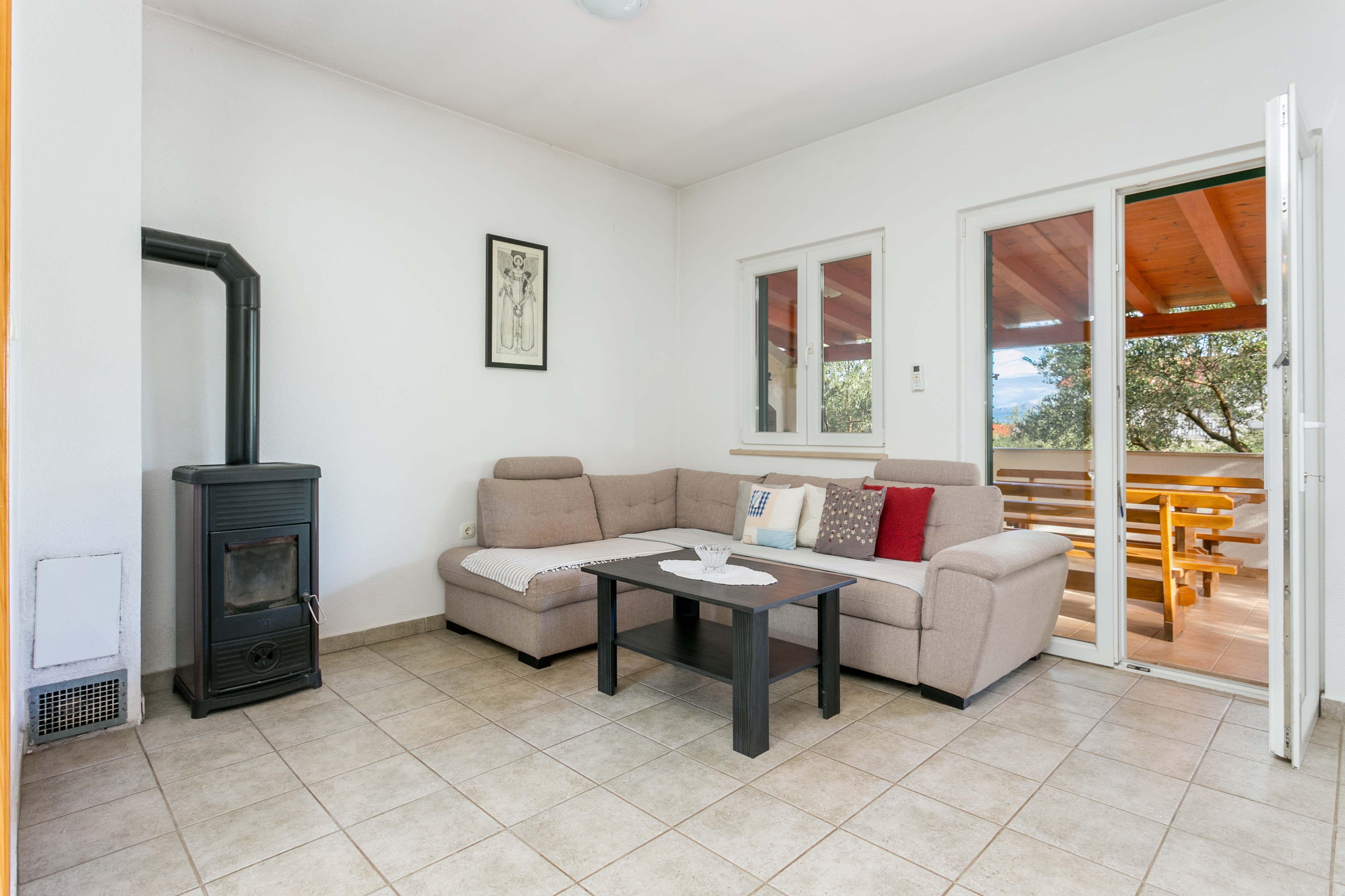 Two bedroom house with terrace Mirca, Brač (K-22257) Two bedroom house with terrace Mirca, Brač (K-22257)