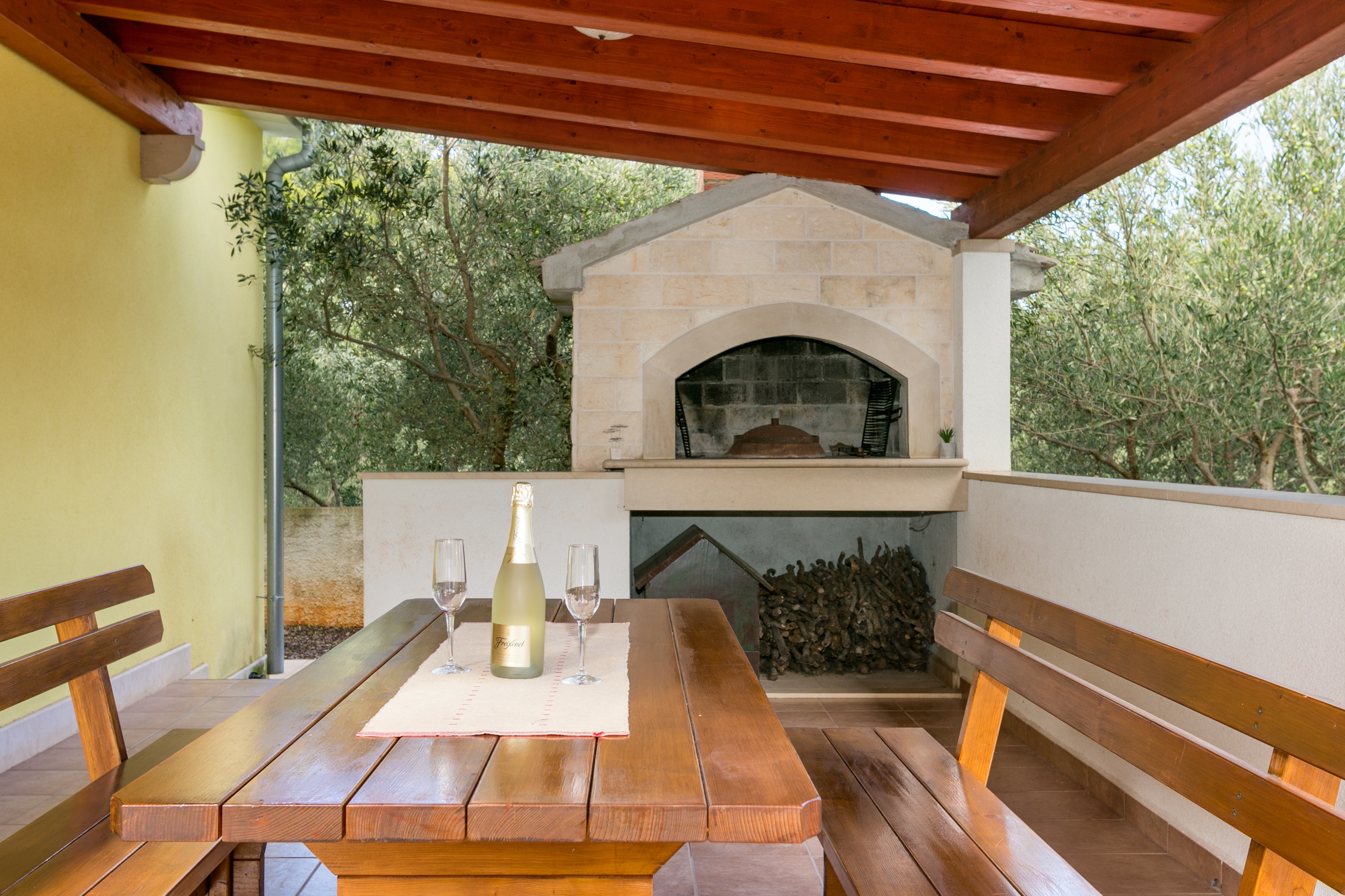 Two bedroom house with terrace Mirca, Brač  K
