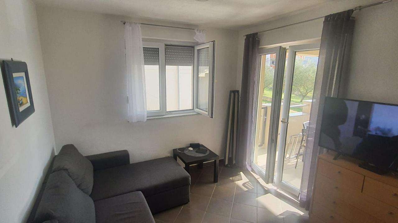 Two bedroom apartment with terrace and sea view Rovanjska, Paklenica (A-22260-a)