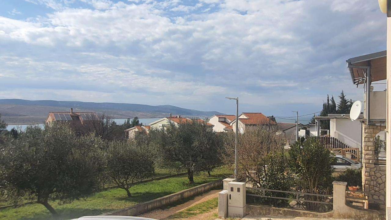Two bedroom apartment with terrace and sea view Rovanjska, Paklenica  A-a