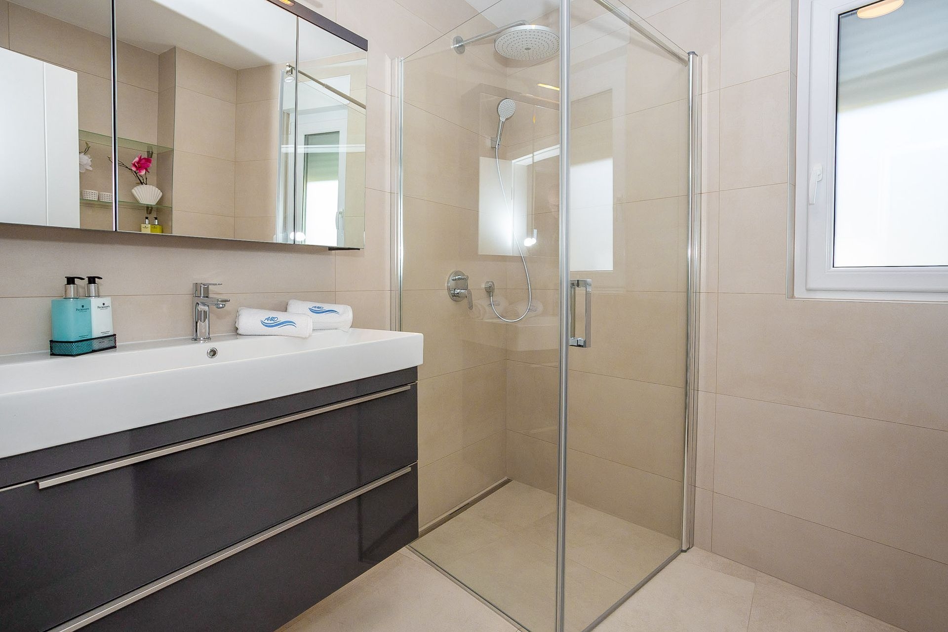 Two bedroom apartment with terrace and sea view Promajna, Makarska  A-a