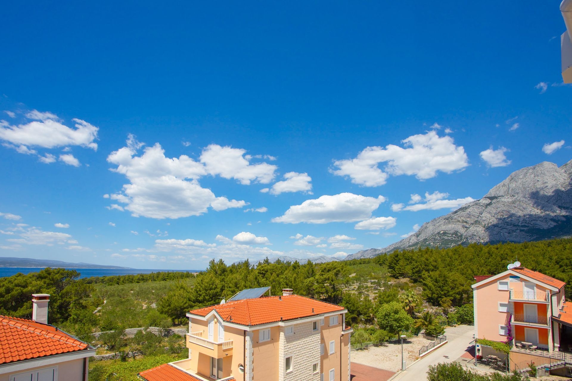 Two bedroom apartment with terrace and sea view Promajna, Makarska  A-a