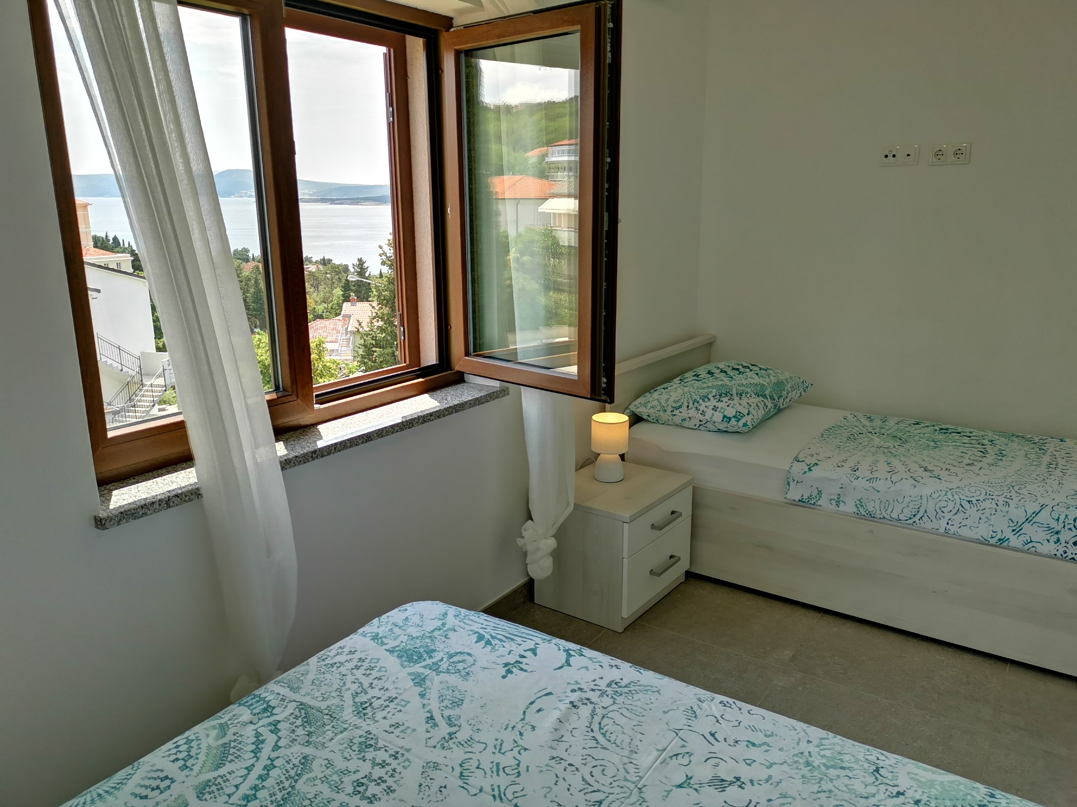 One bedroom apartment with terrace and sea view Crikvenica  A-b