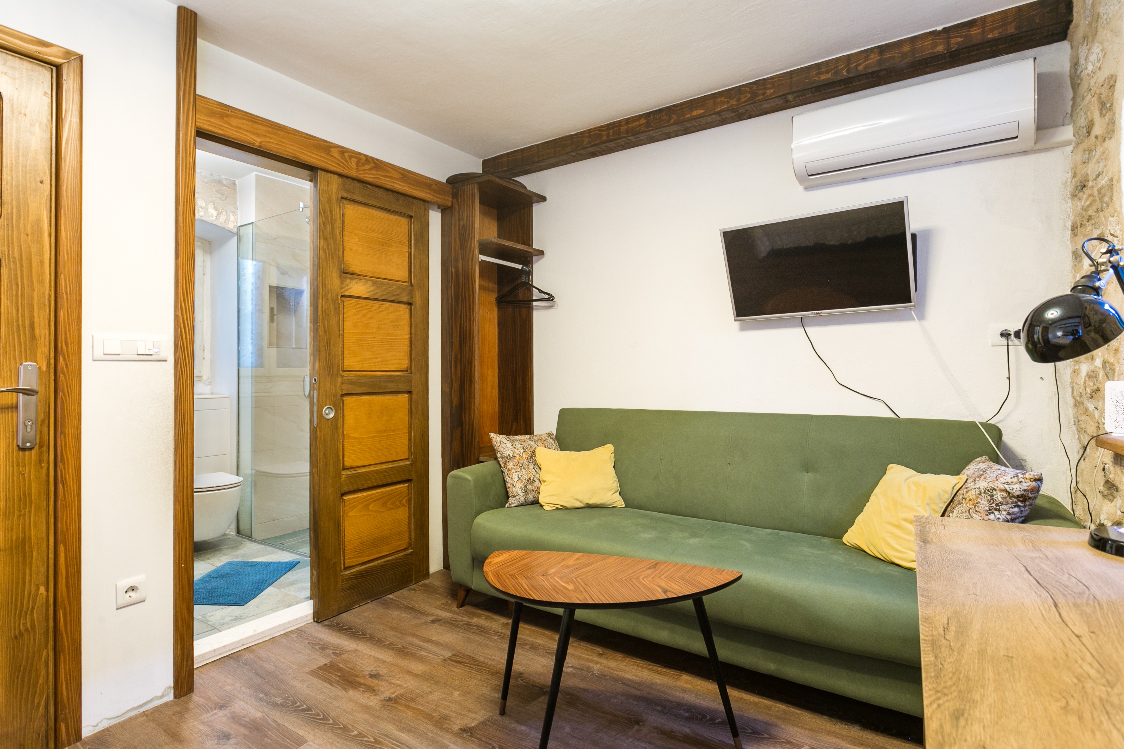 Two bedroom house with terrace Kaštel Novi, Kaštela  K