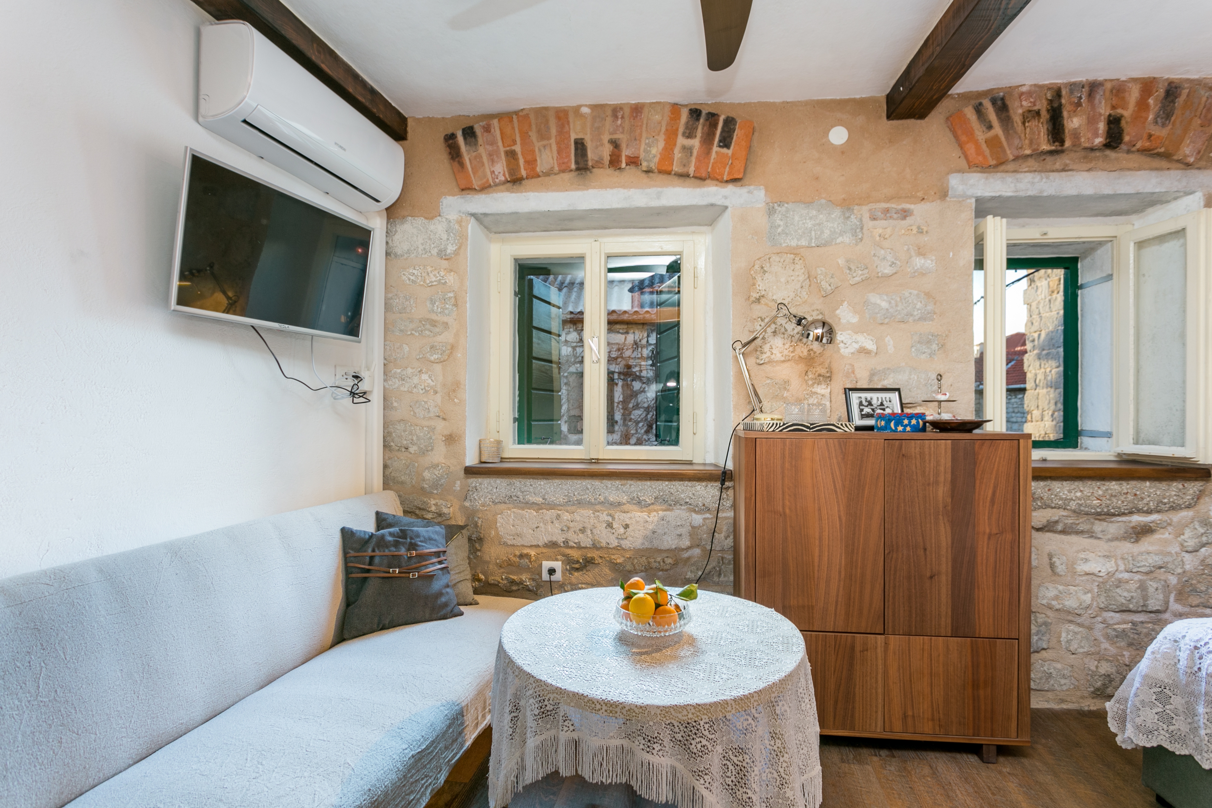 Two bedroom house with terrace Kaštel Novi, Kaštela  K