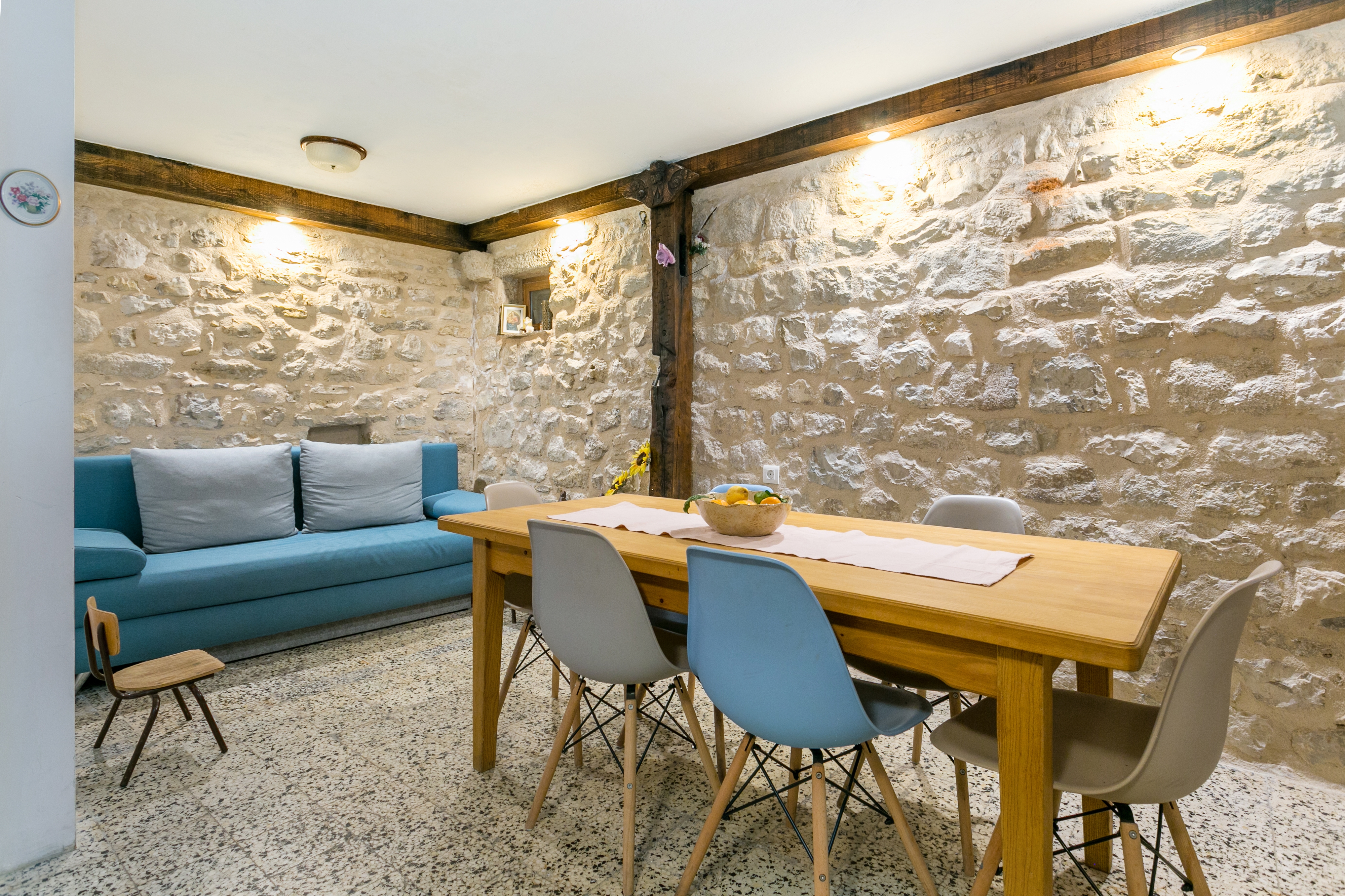 Two bedroom house with terrace Kaštel Novi, Kaštela  K
