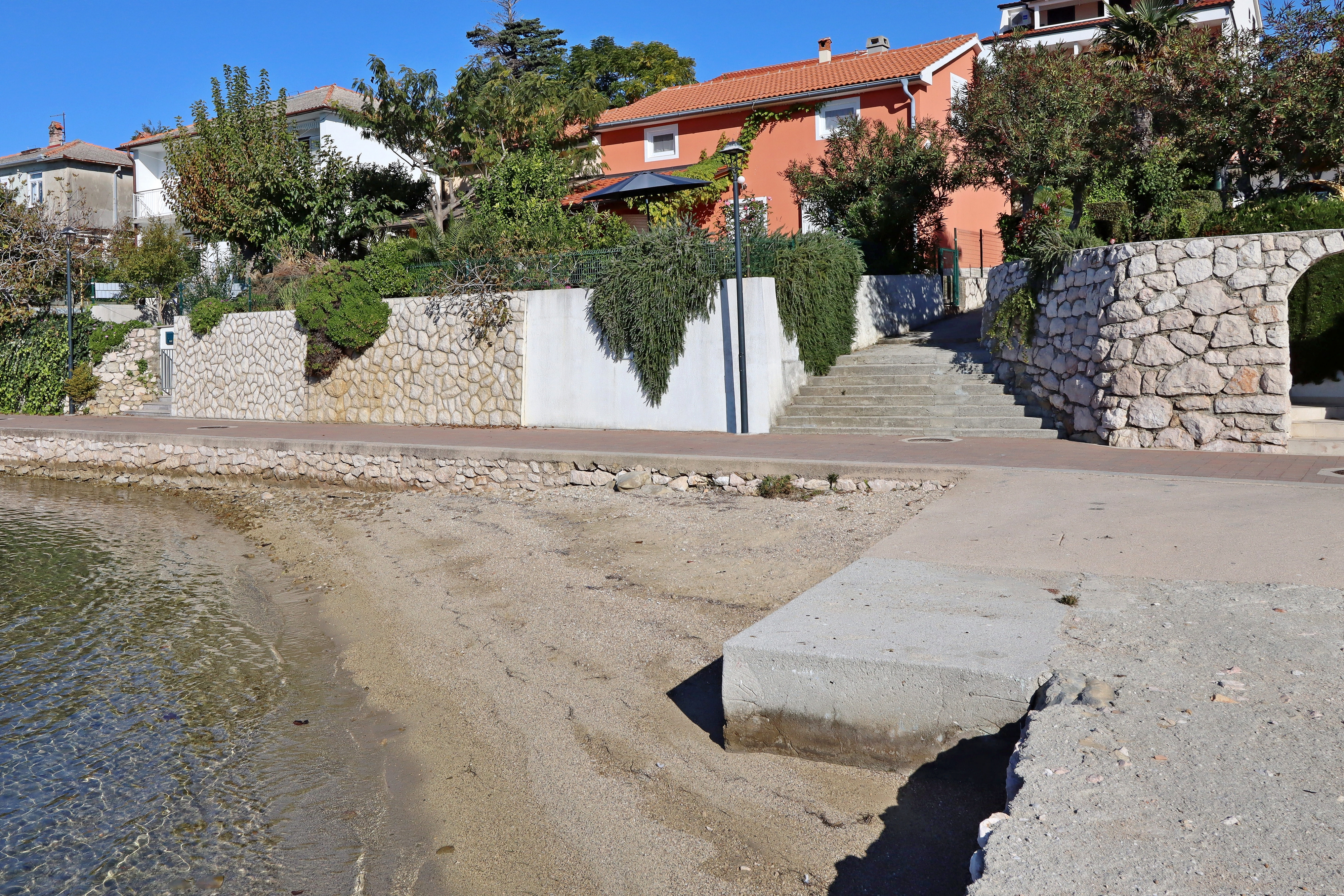 Dvosobna kuća uz plažu Barbat, Rab  K