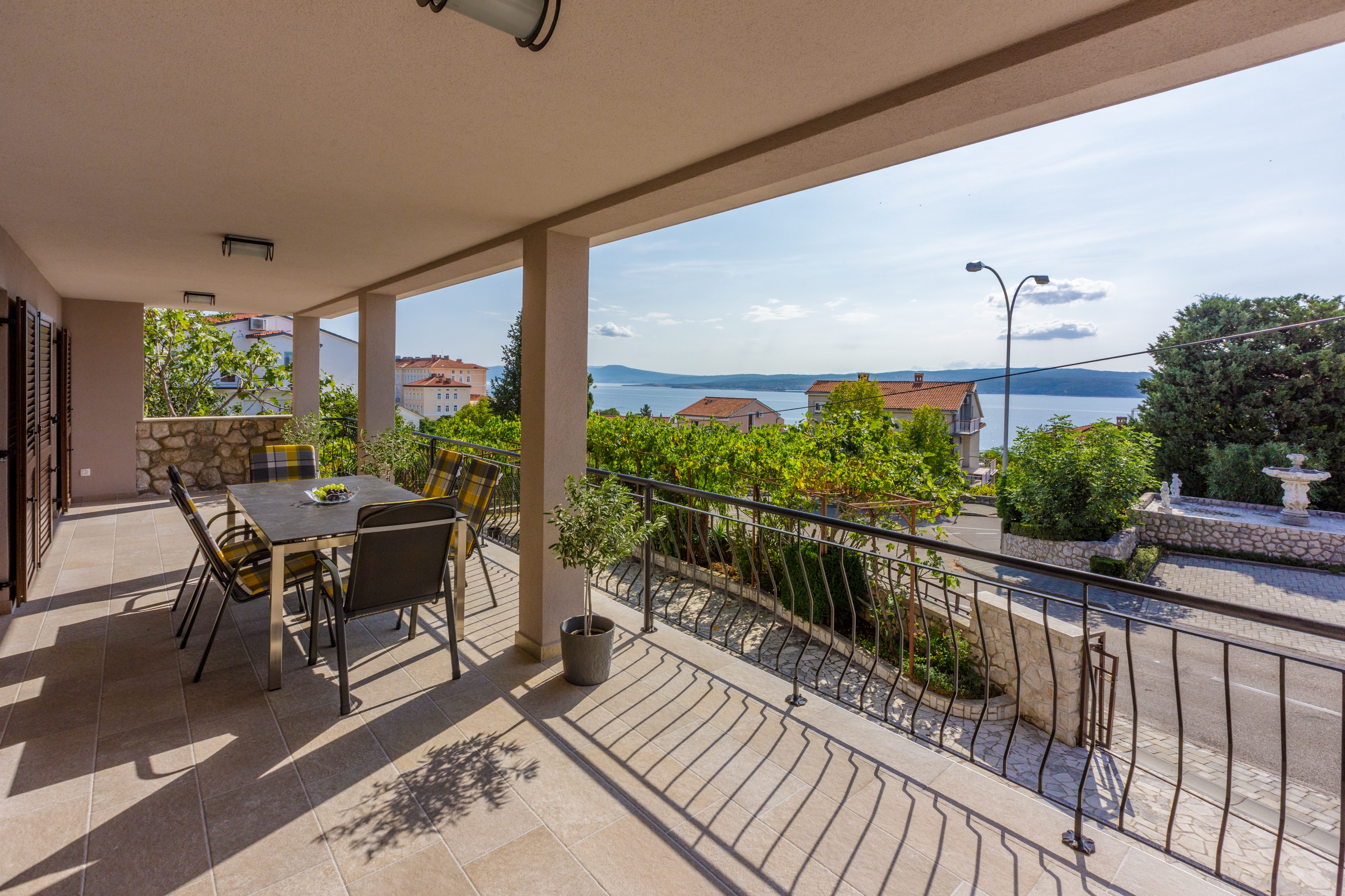 Three bedroom apartment with terrace and sea view Crikvenica  A-a
