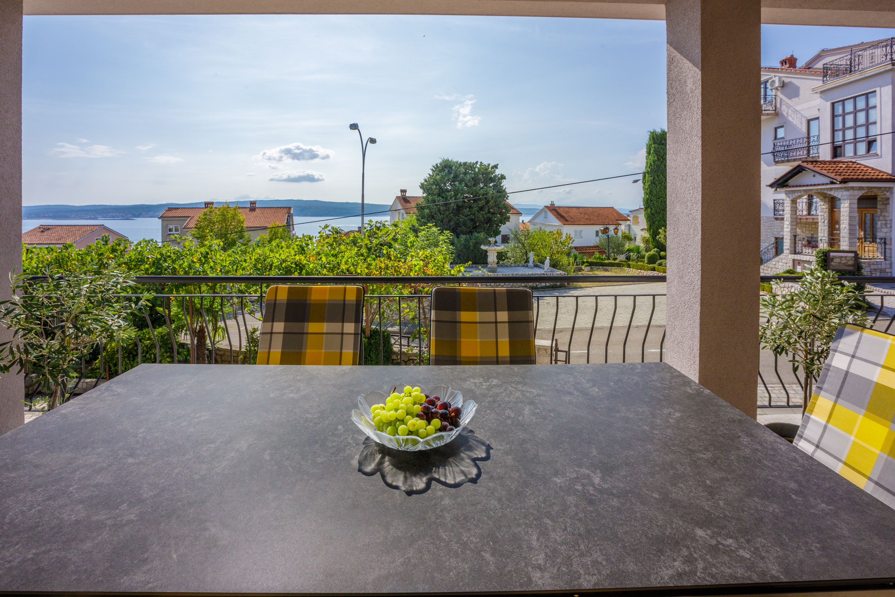 Three bedroom apartment with terrace and sea view Crikvenica  A-a