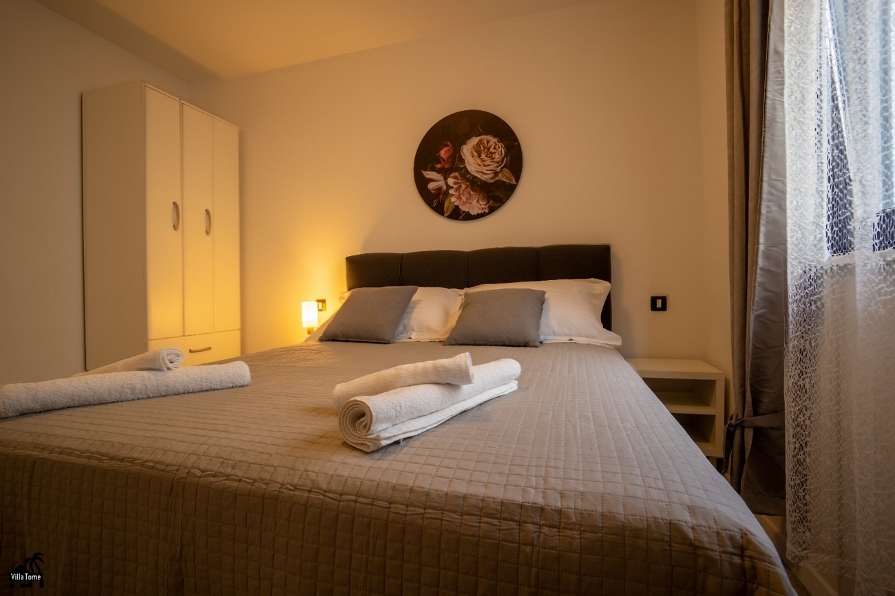 Three bedroom house with terrace Vir  K