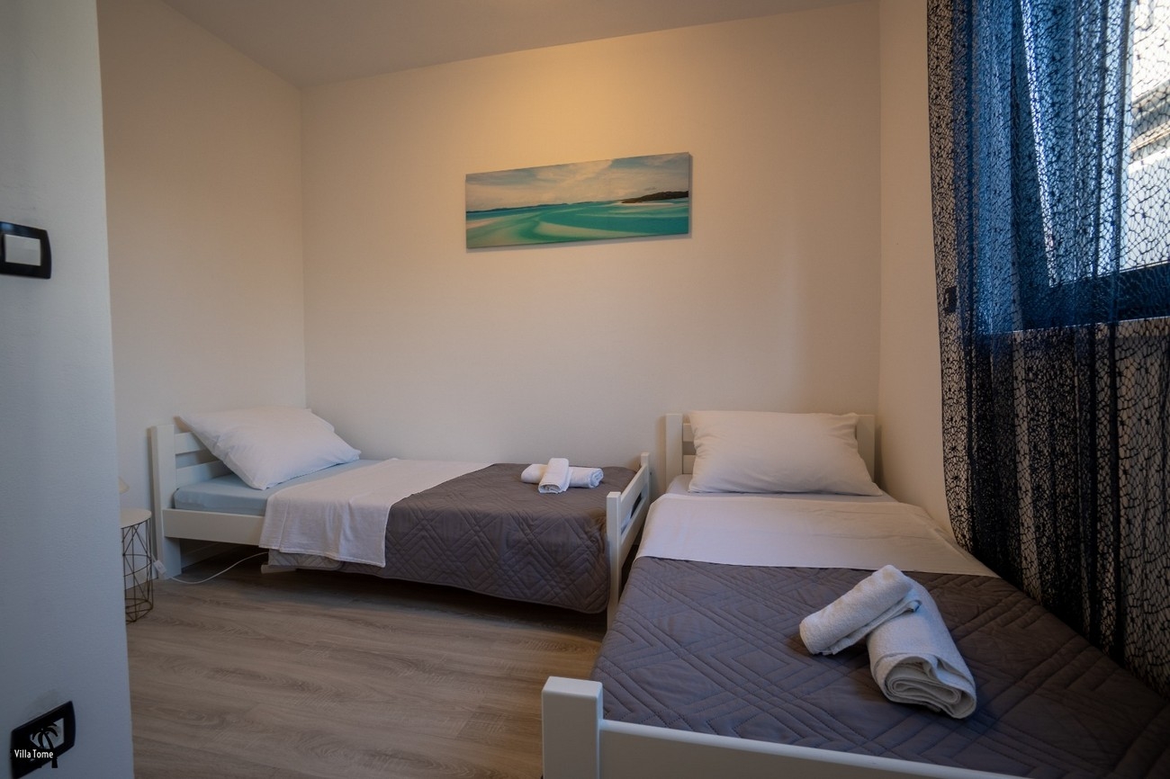Three bedroom house with terrace Vir  K