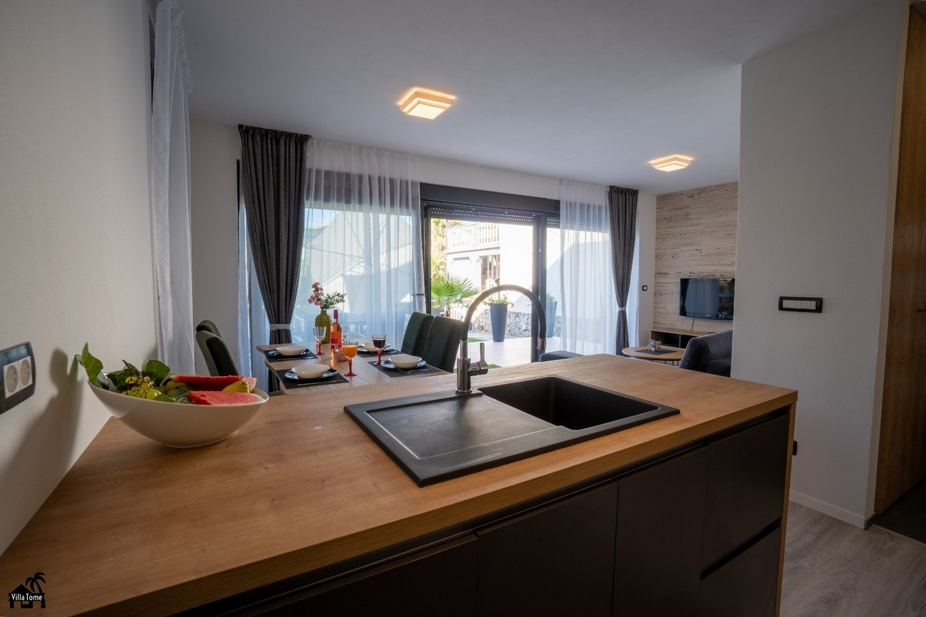 Three bedroom house with terrace Vir  K