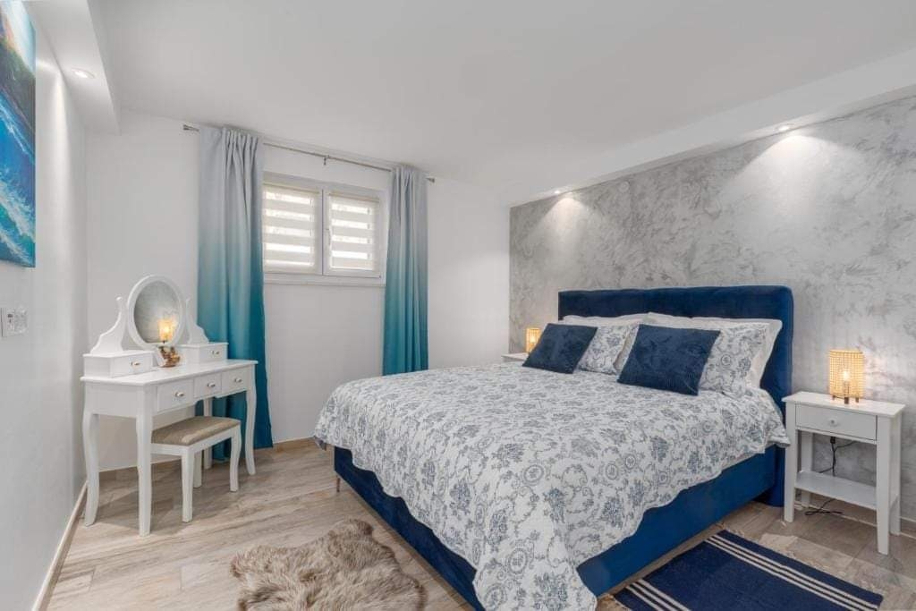 Two bedroom apartment with terrace Pula (A-22308-a) Two bedroom apartment with terrace Pula (A-22308-a)