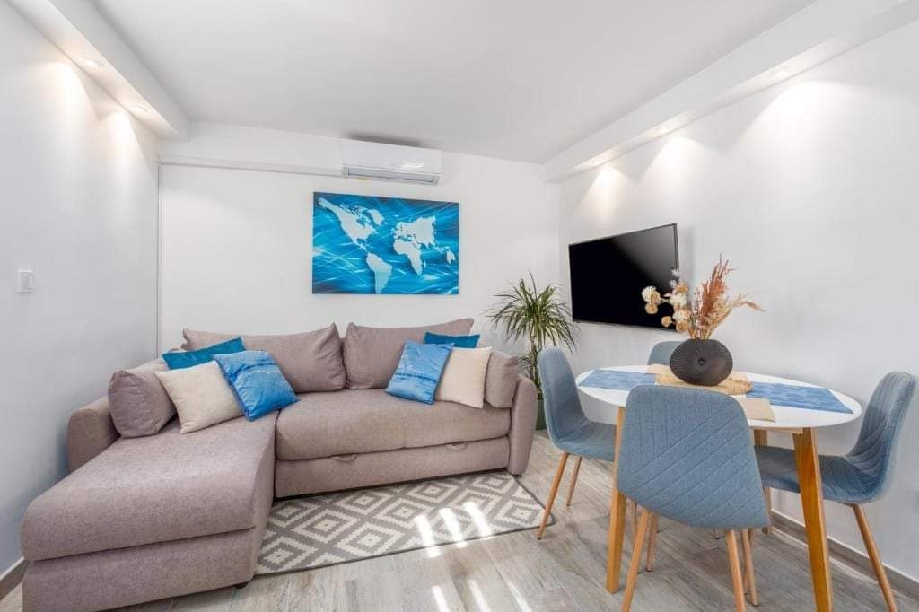 Two bedroom apartment with terrace Pula (A-22308-a) Two bedroom apartment with terrace Pula (A-22308-a)