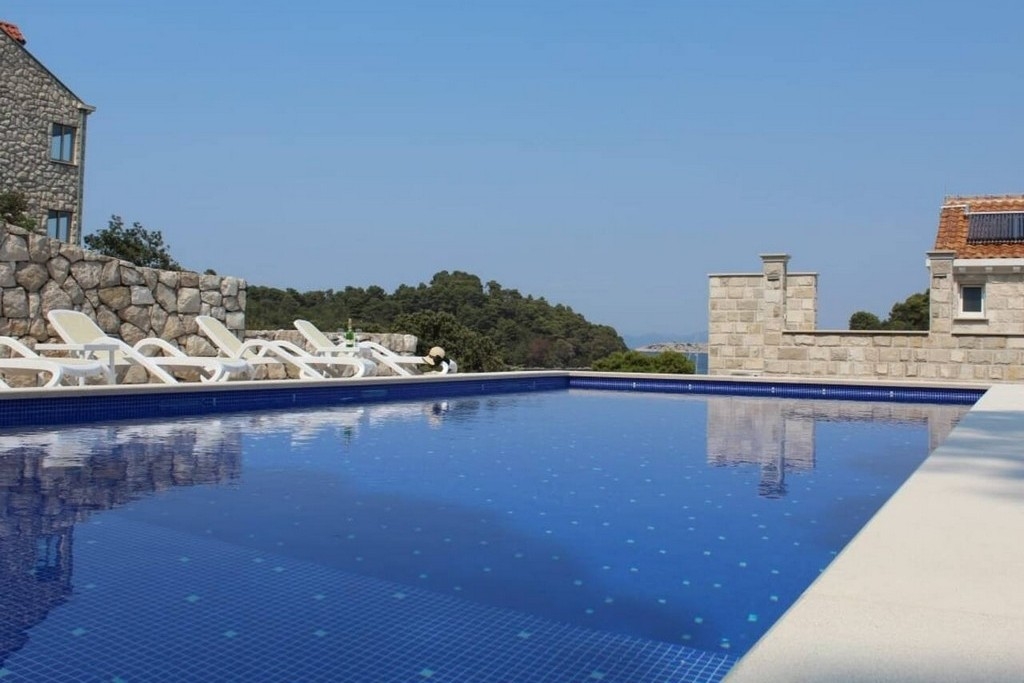 Two bedroom apartment with terrace and sea view Pomena, Mljet (A-22317-e)