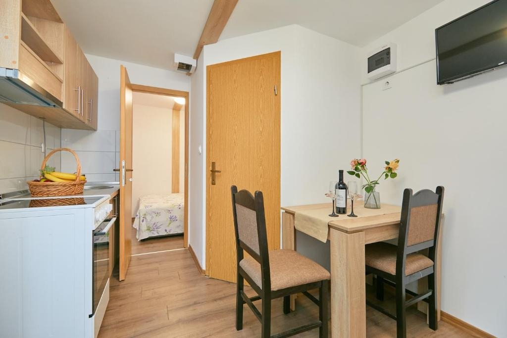 One bedroom apartment with terrace Babino Polje, Mljet (A-22319-b) One bedroom apartment with terrace Babino Polje, Mljet (A-22319-b)