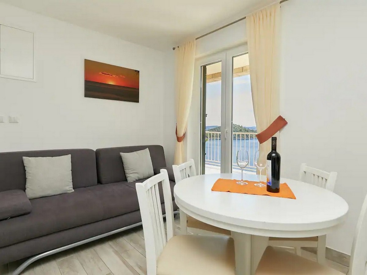 One bedroom apartment near beach Sobra, Mljet (A-22327-c)