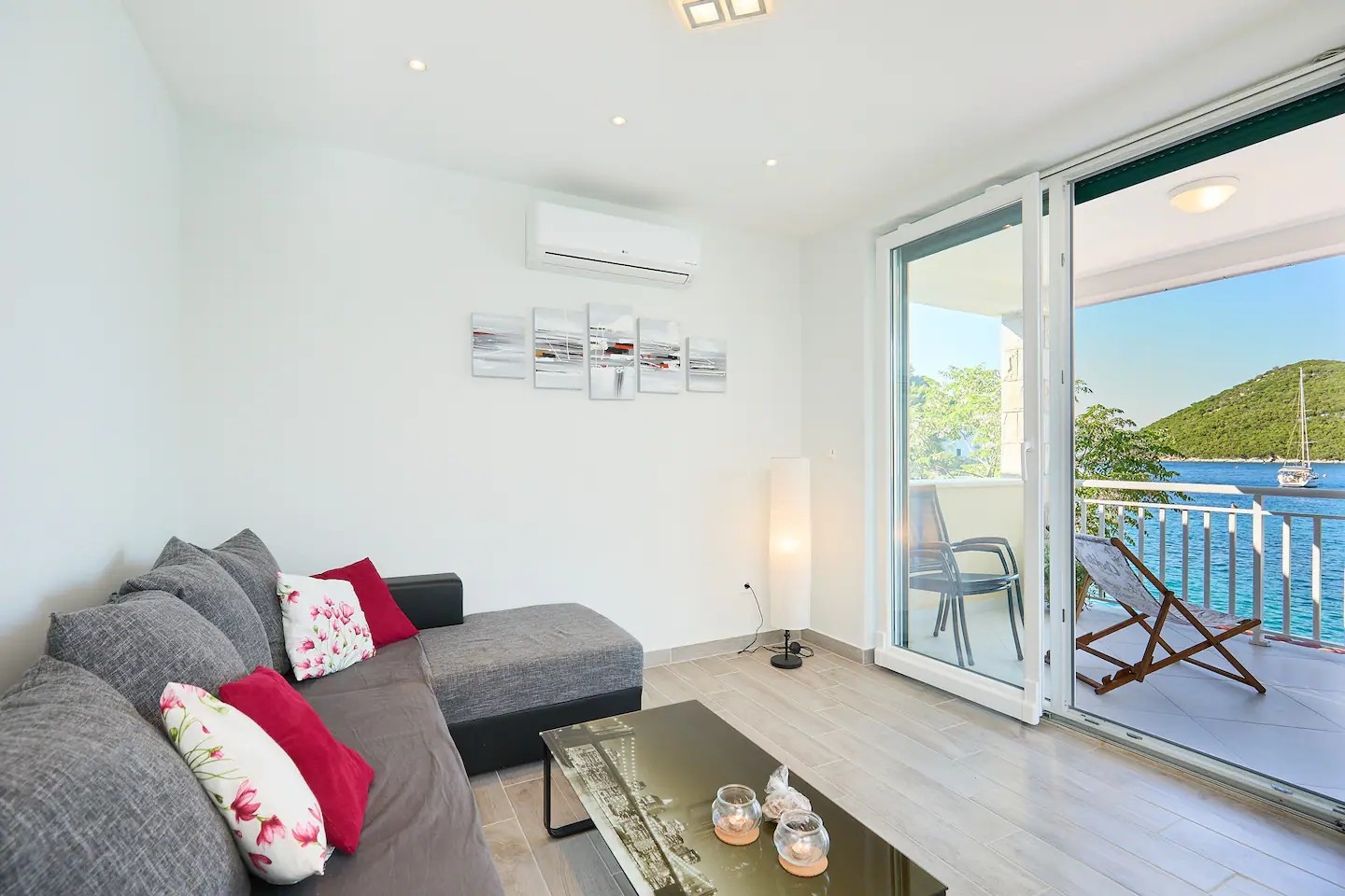 Two bedroom apartment with terrace and sea view Prožurska Luka, Mljet (A-22333-b) Two bedroom apartment with terrace and sea view Prožurska Luka, Mljet (A-22333-b)